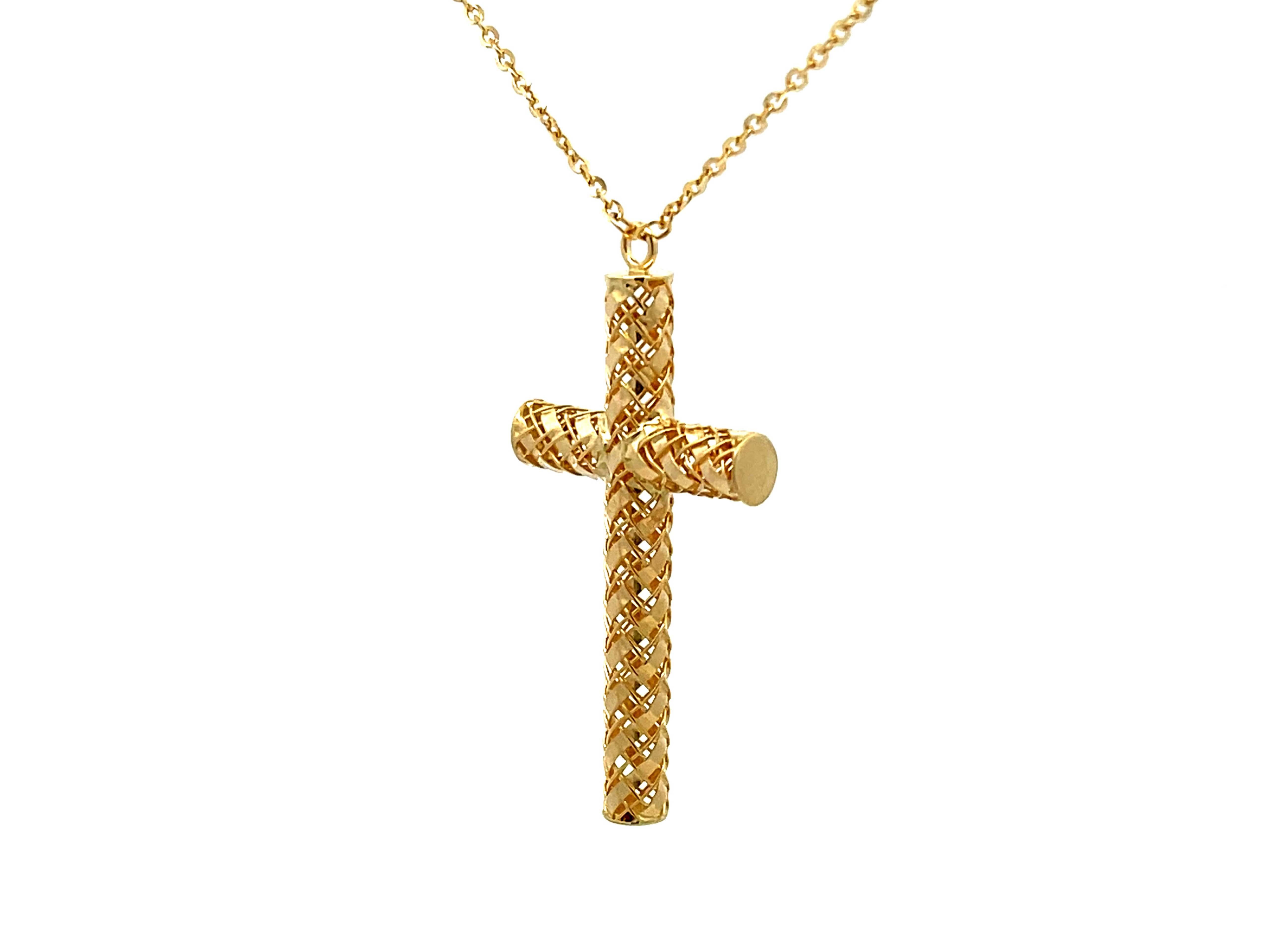 Textured Gold Cross Necklace in 14Karat Yellow Gold In Excellent Condition For Sale In Honolulu, HI