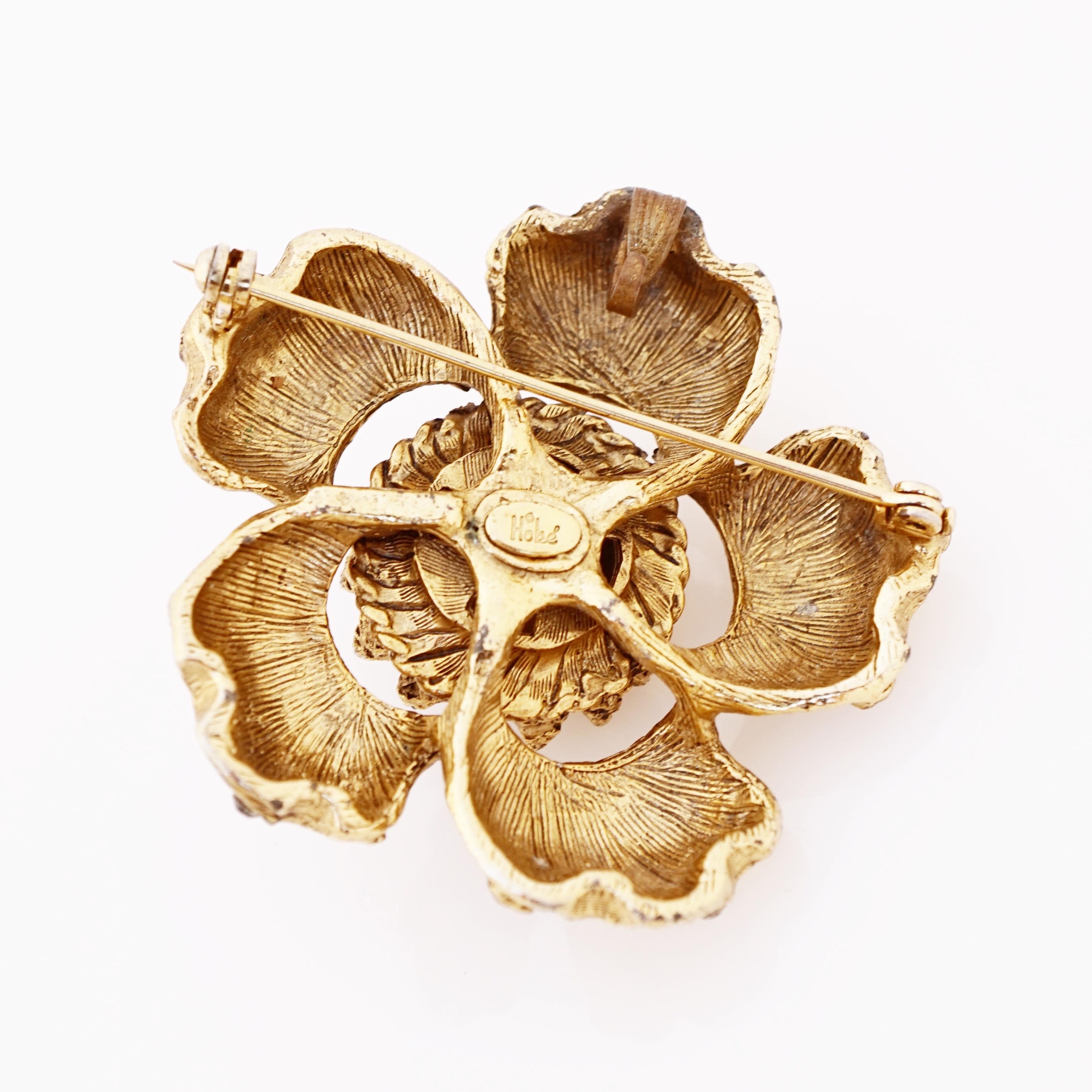 Textured Gold Flower Brooch With Topaz Glass Cabochon By Hobé, 1970s In Good Condition In McKinney, TX