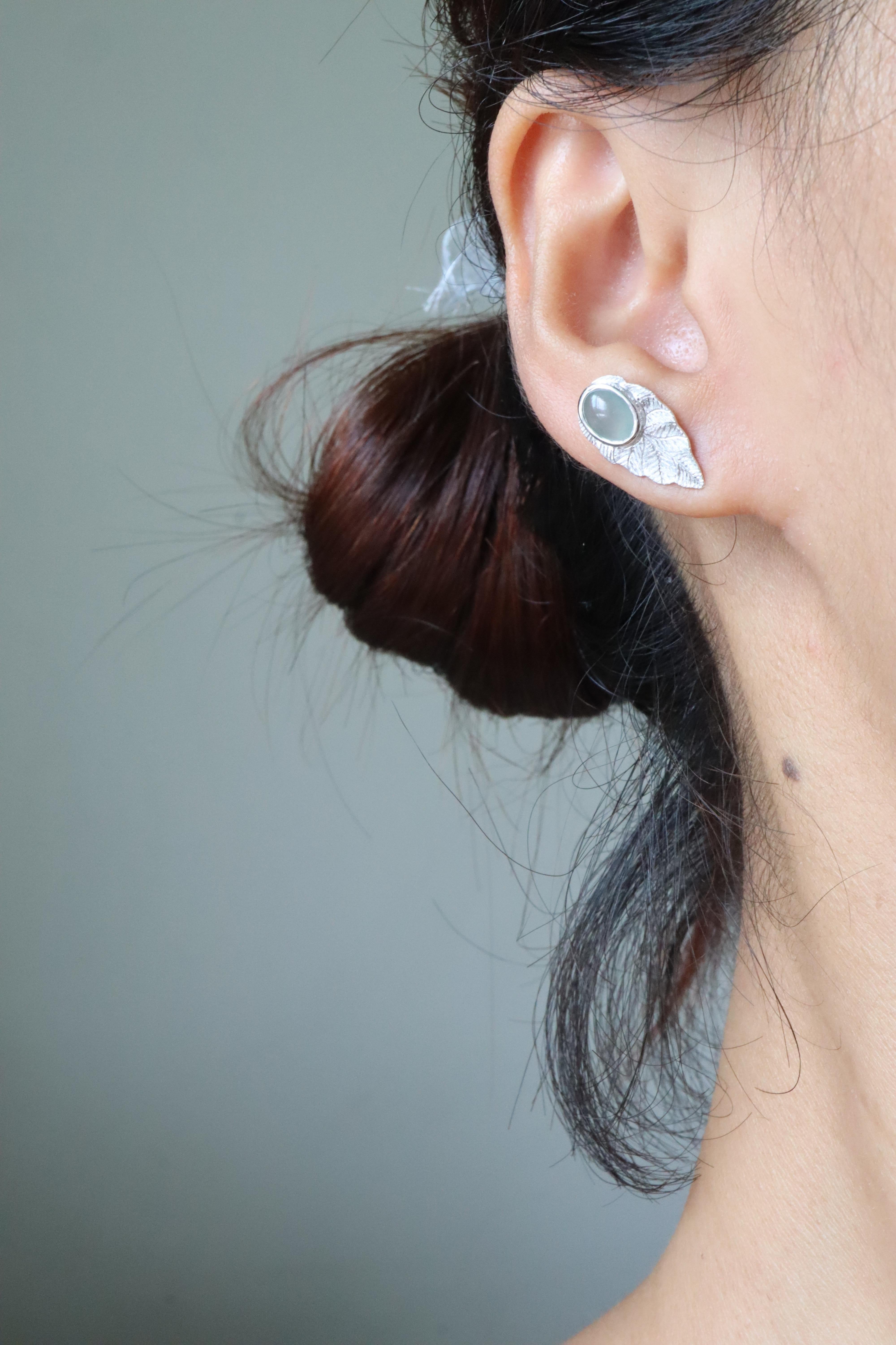 Art Deco Textured Gold Leaf Stud Earrings with Burmese Natural Type A Jade by Burma JARS For Sale