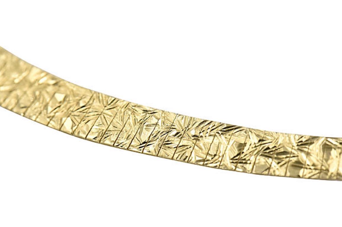 Collana in argento 925 placcato oro con texture in vendita 2