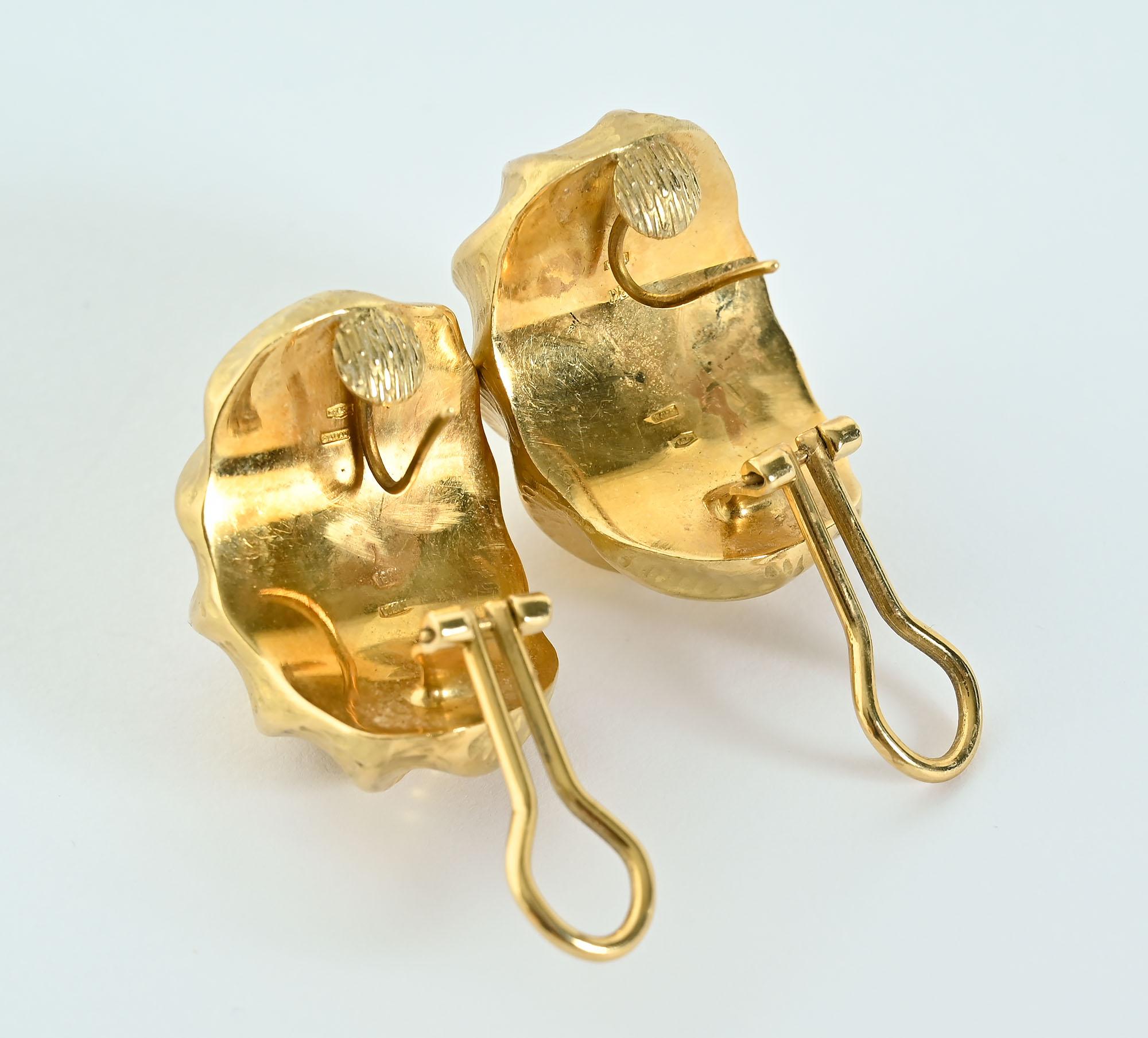 Shrimp-Ohrringe aus strukturiertem Gold im Zustand „Hervorragend“ im Angebot in Darnestown, MD