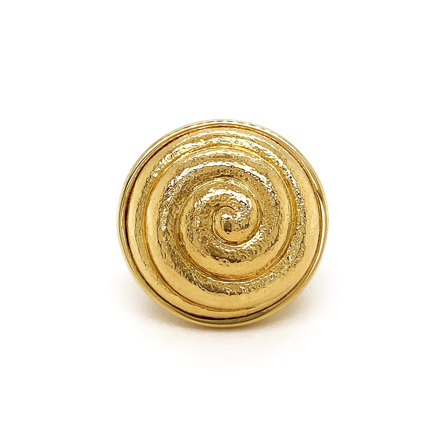 Textured 18K Yellow Gold Snail Ring For Sale 1