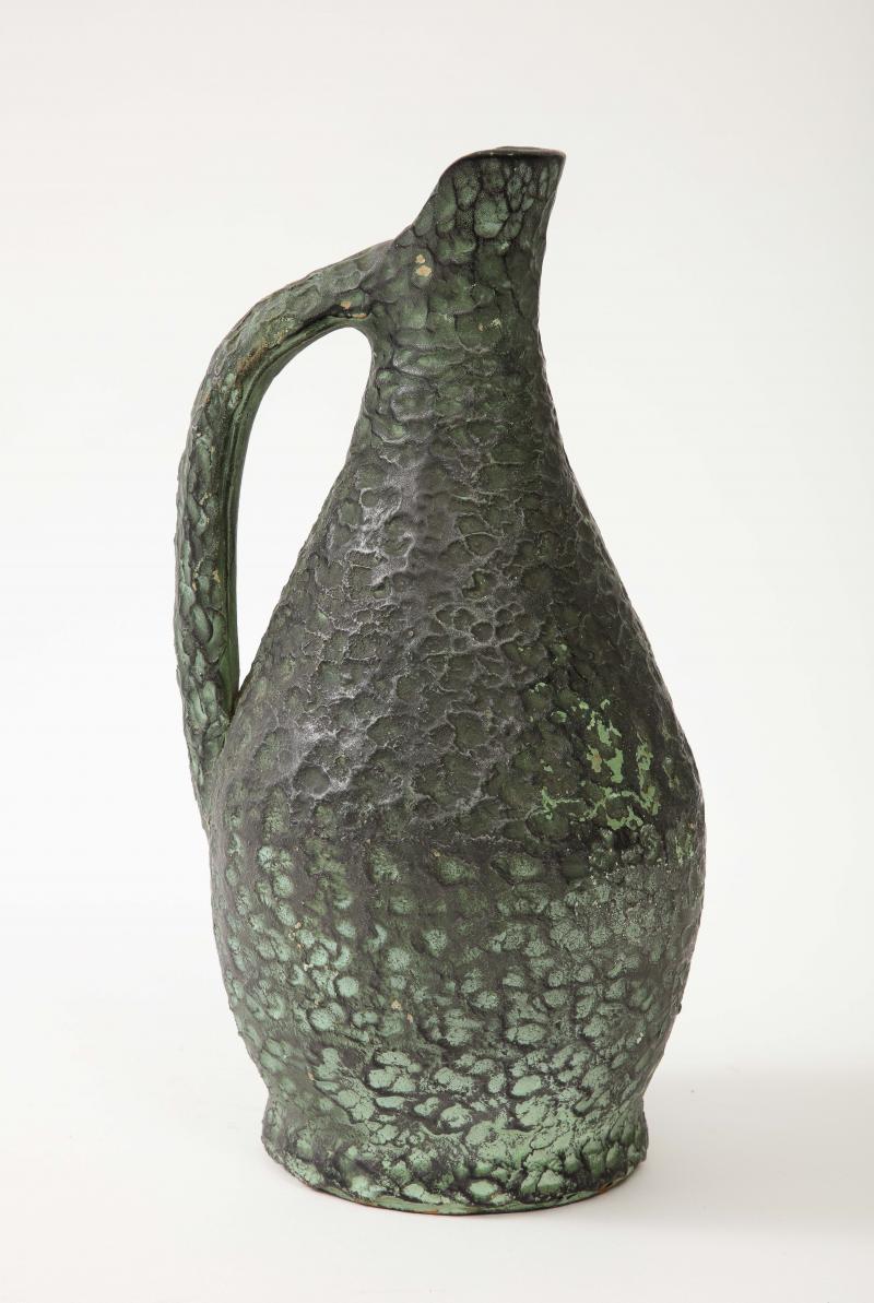 Vernissé Vase/collecteur en terre cuite à glaçure verte texturée, 20e siècle en vente