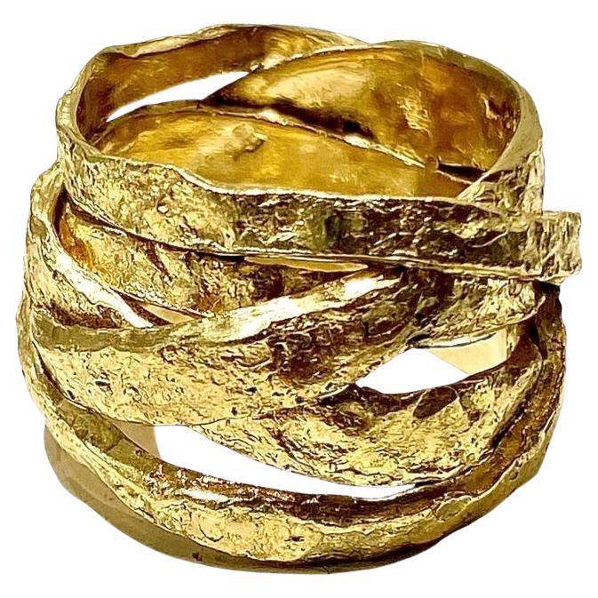 Textured hand-made ring in 18karat yellow gold For Sale