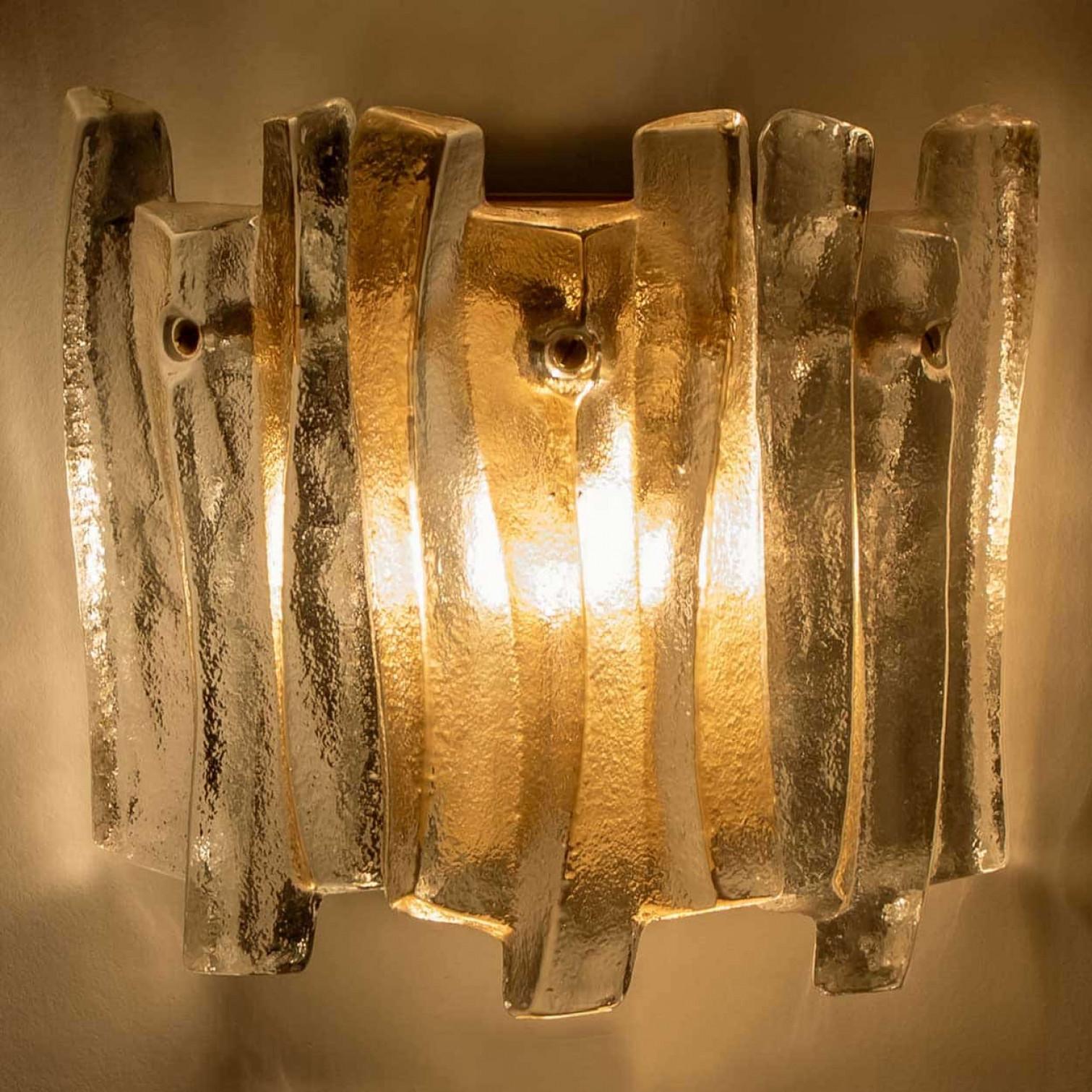 Applique en verre glacé texturé et laiton Kalmar Lighting, 1970 en vente 3