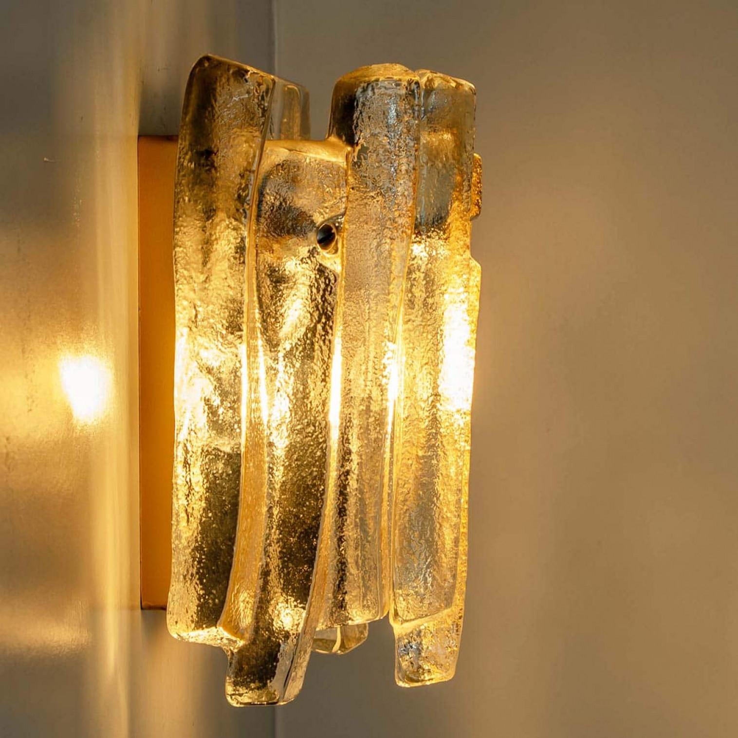 Mid-Century Modern Textured Ice Glass and Brass Wall Light Kalmar, 1970 For Sale