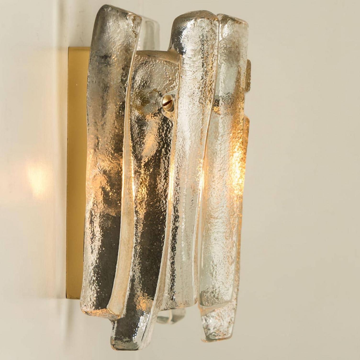Autre Applique en verre glacé texturé et laiton Kalmar Lighting, 1970 en vente