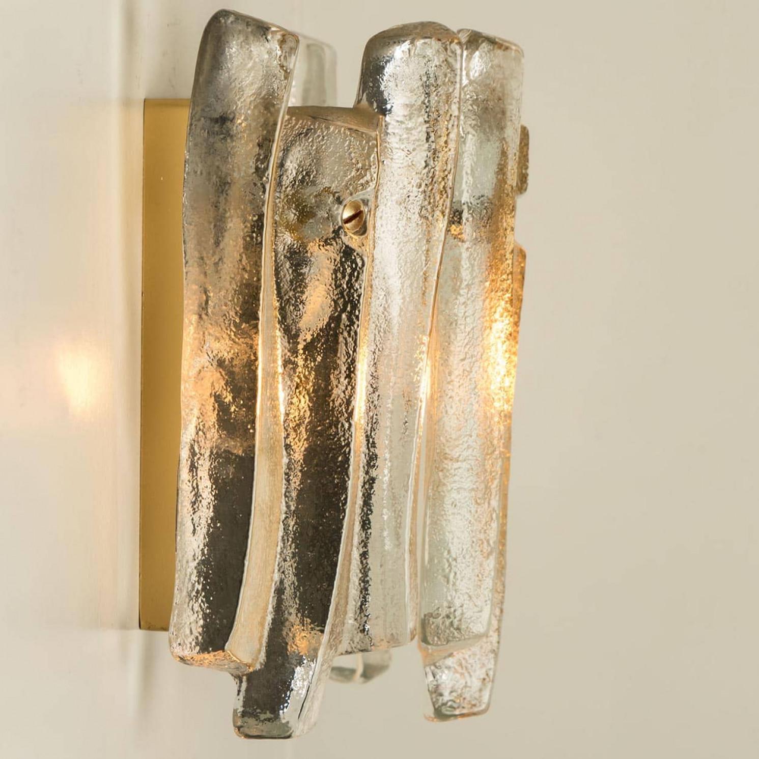 Autre Applique en verre glacé texturé et laiton Kalmar Lighting, 1970 en vente