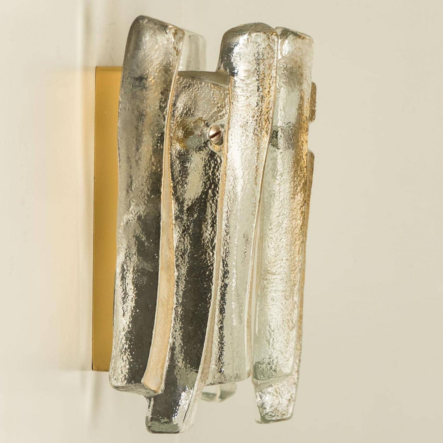 Applique en verre glacé texturé et laiton Kalmar Lighting, 1970 Bon état - En vente à Rijssen, NL