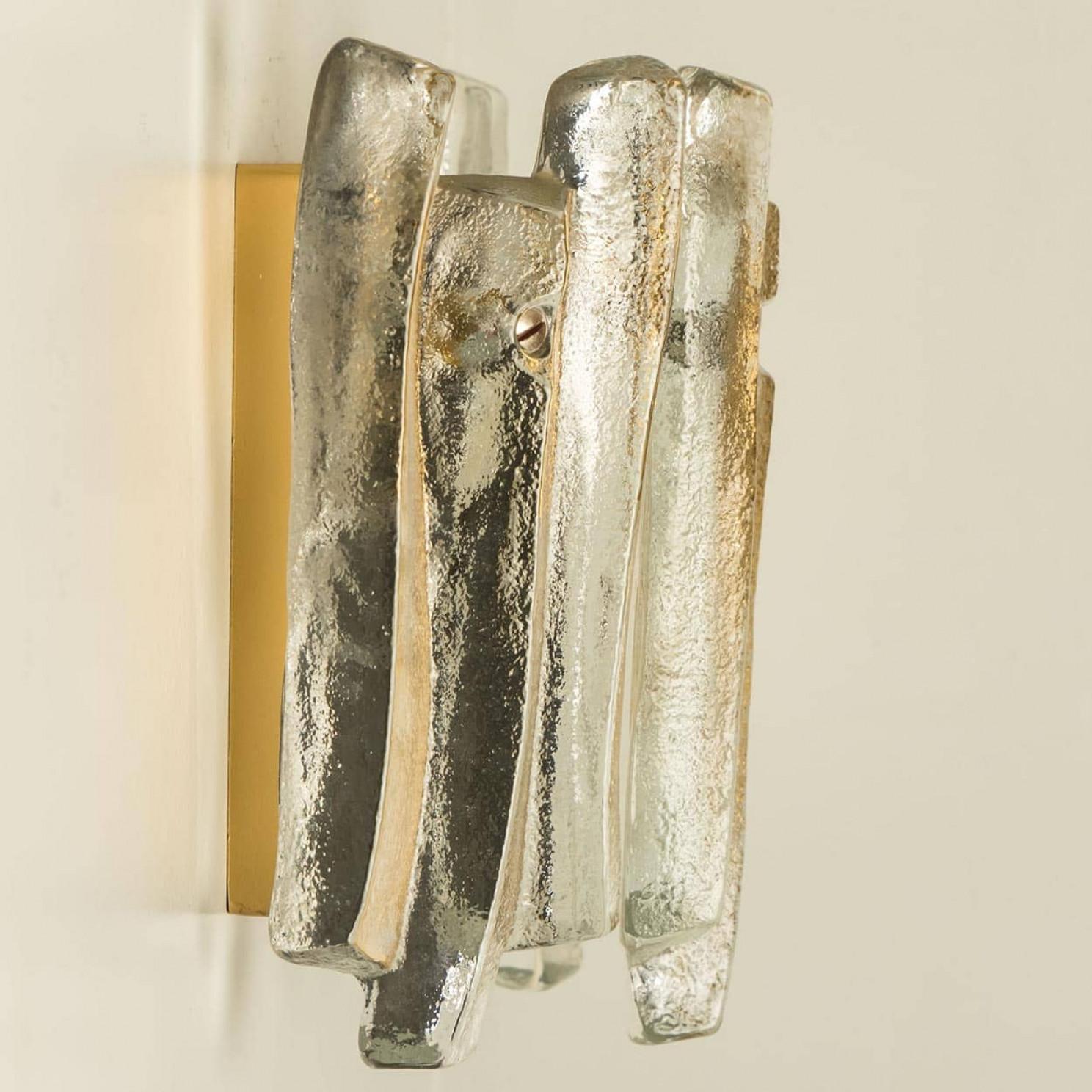 Applique en verre glacé texturé et laiton Kalmar Lighting, 1970 Bon état - En vente à Rijssen, NL