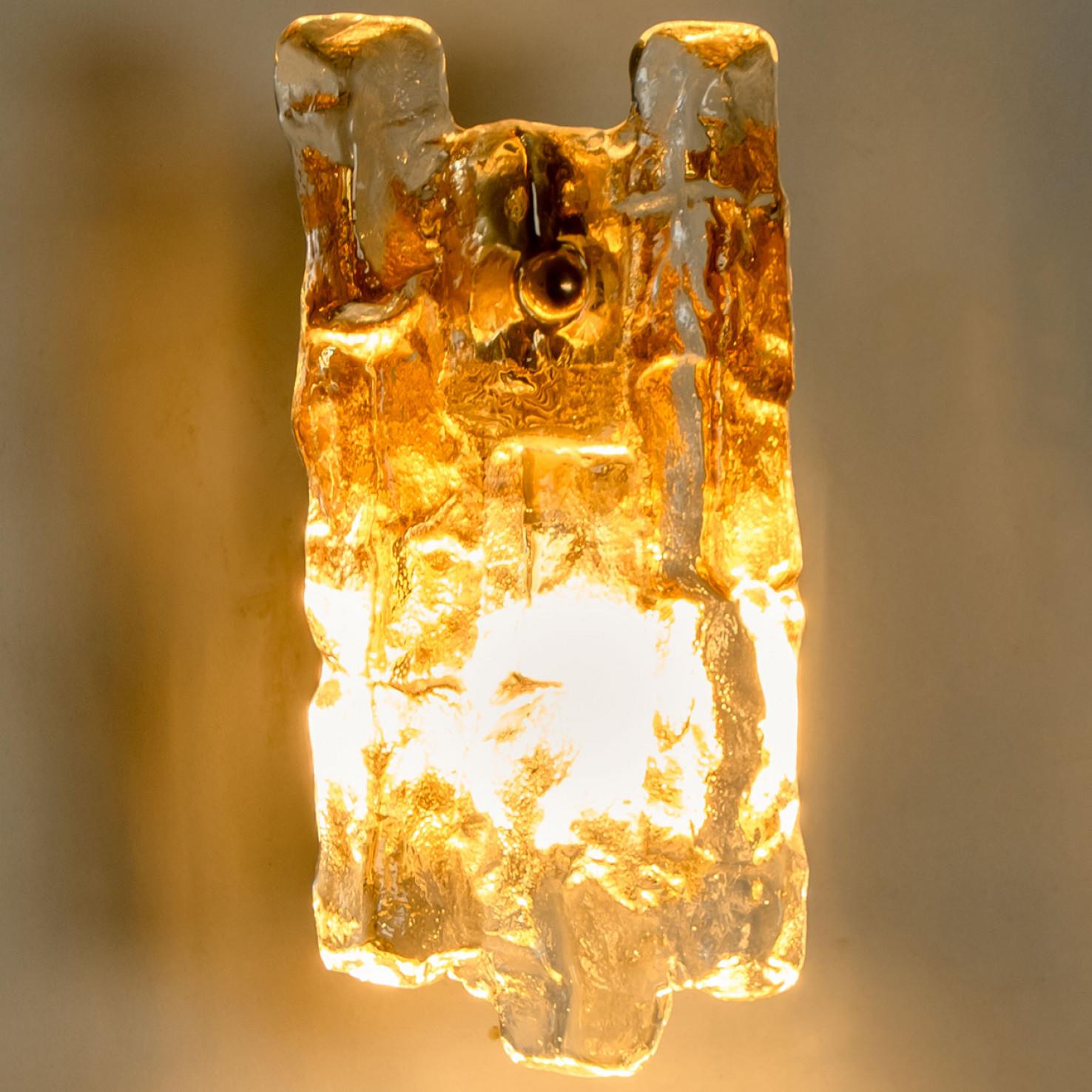 Textured Ice glass Gold Wall Lights Kalmar, 1970s In Good Condition In Rijssen, NL