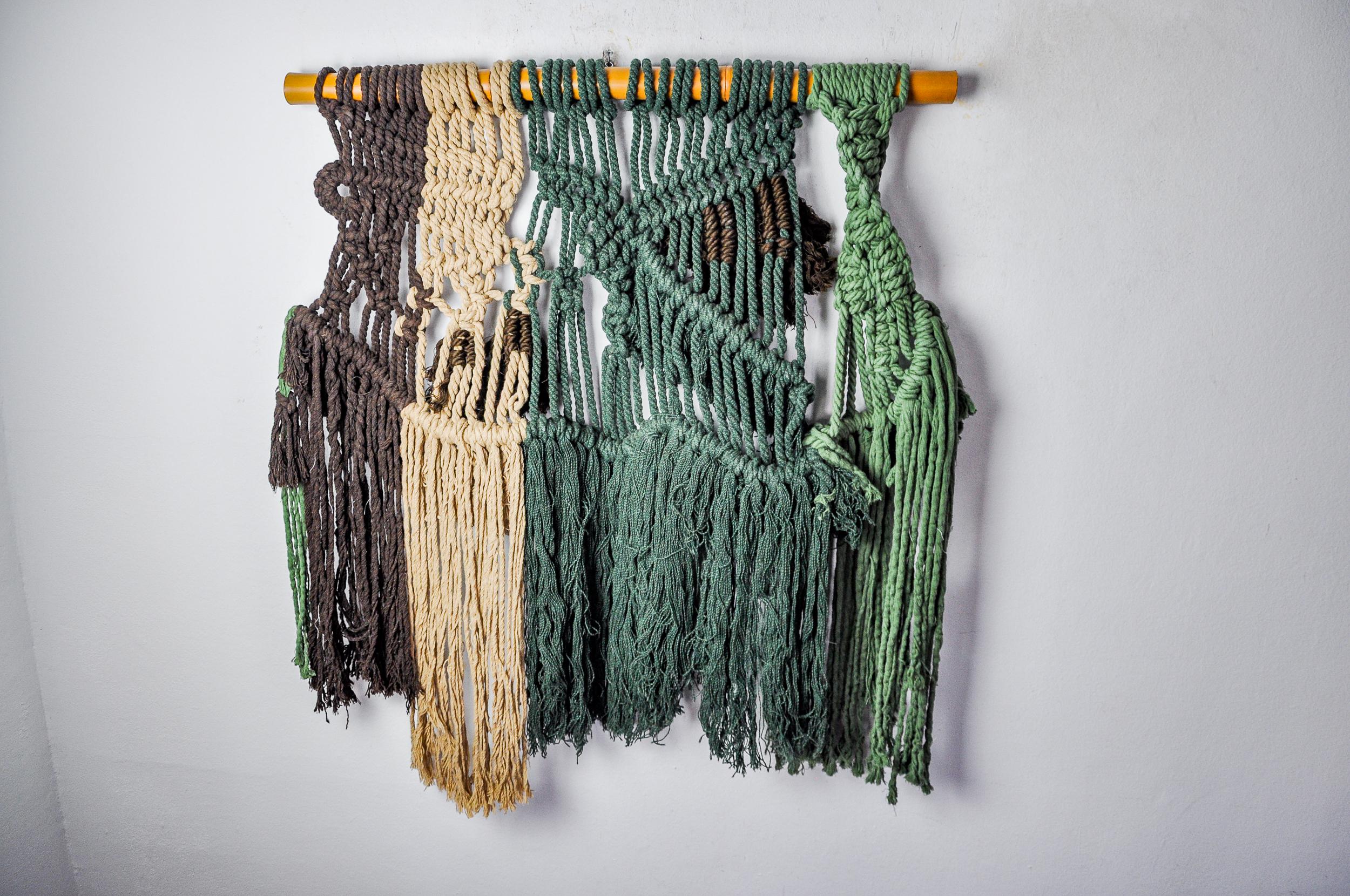 Wandbehang aus strukturiertem Macrame, Spanien, 1970er Jahre im Angebot 1