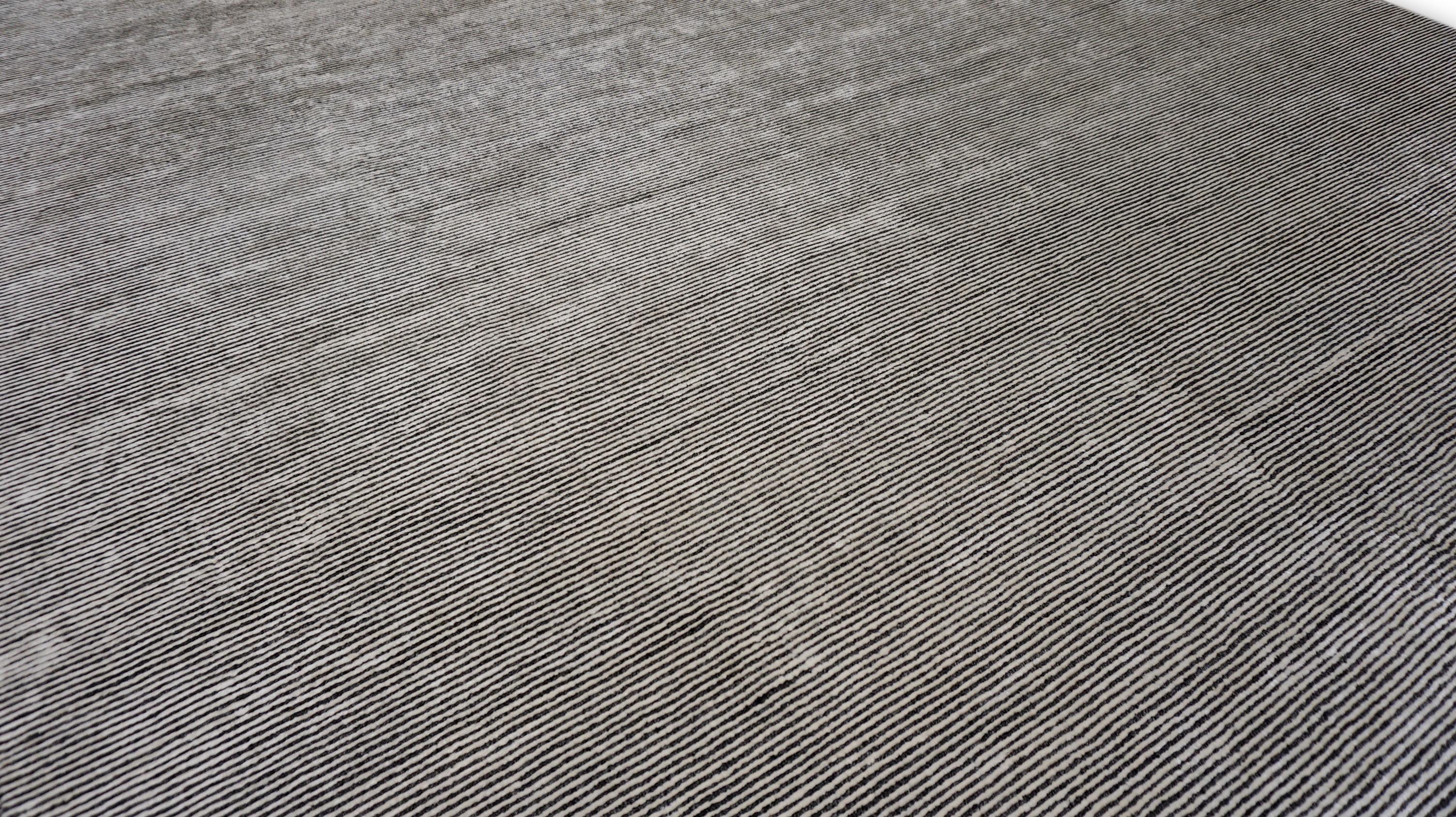 Hand-Knotted Textured Modern Charcoal Gray Ivory Rug 9'11''x13'9'' For Sale