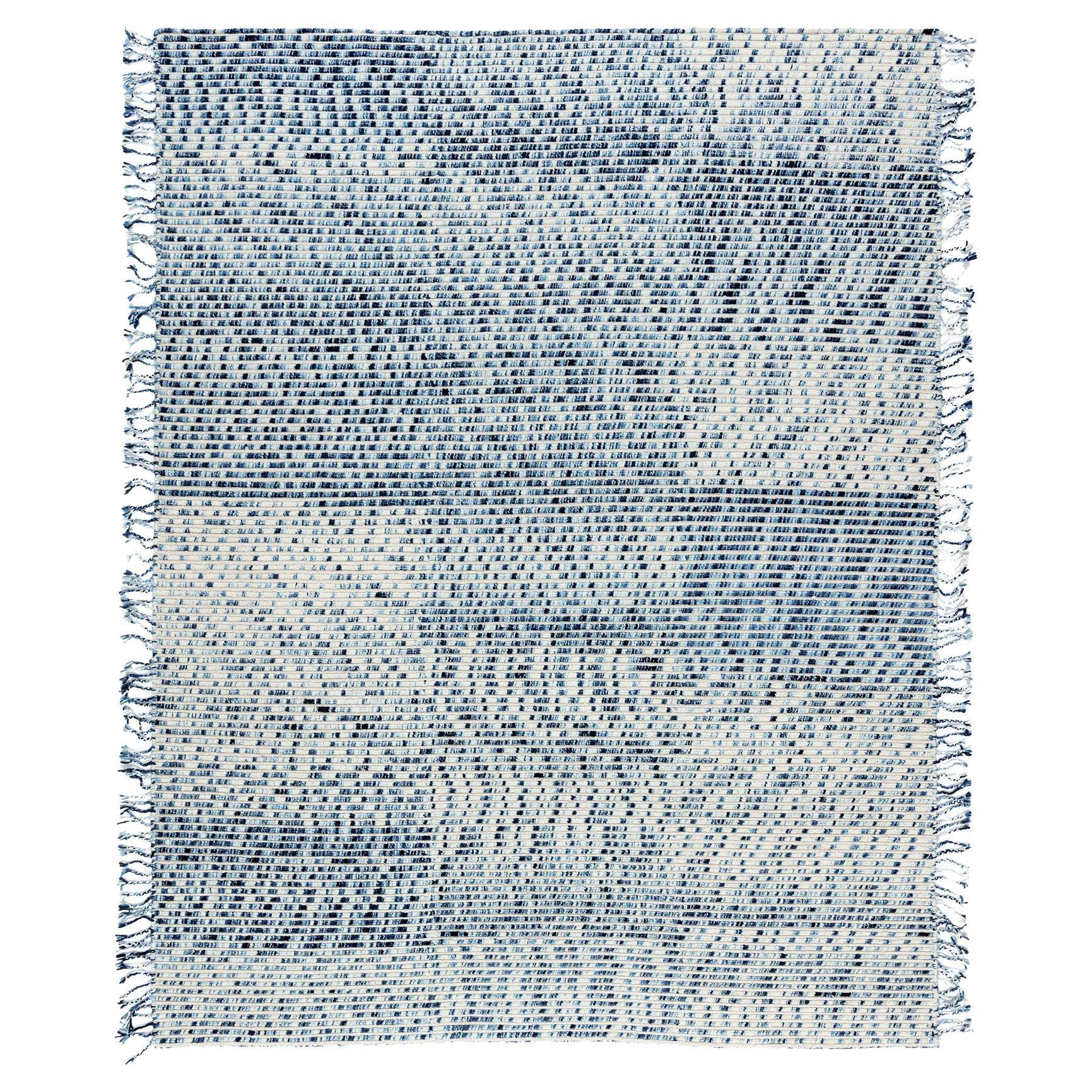 Blauer handgefertigter Teppich aus Himalaya-Wolle mit strukturierten, modernen Linien von Philippe Malouin