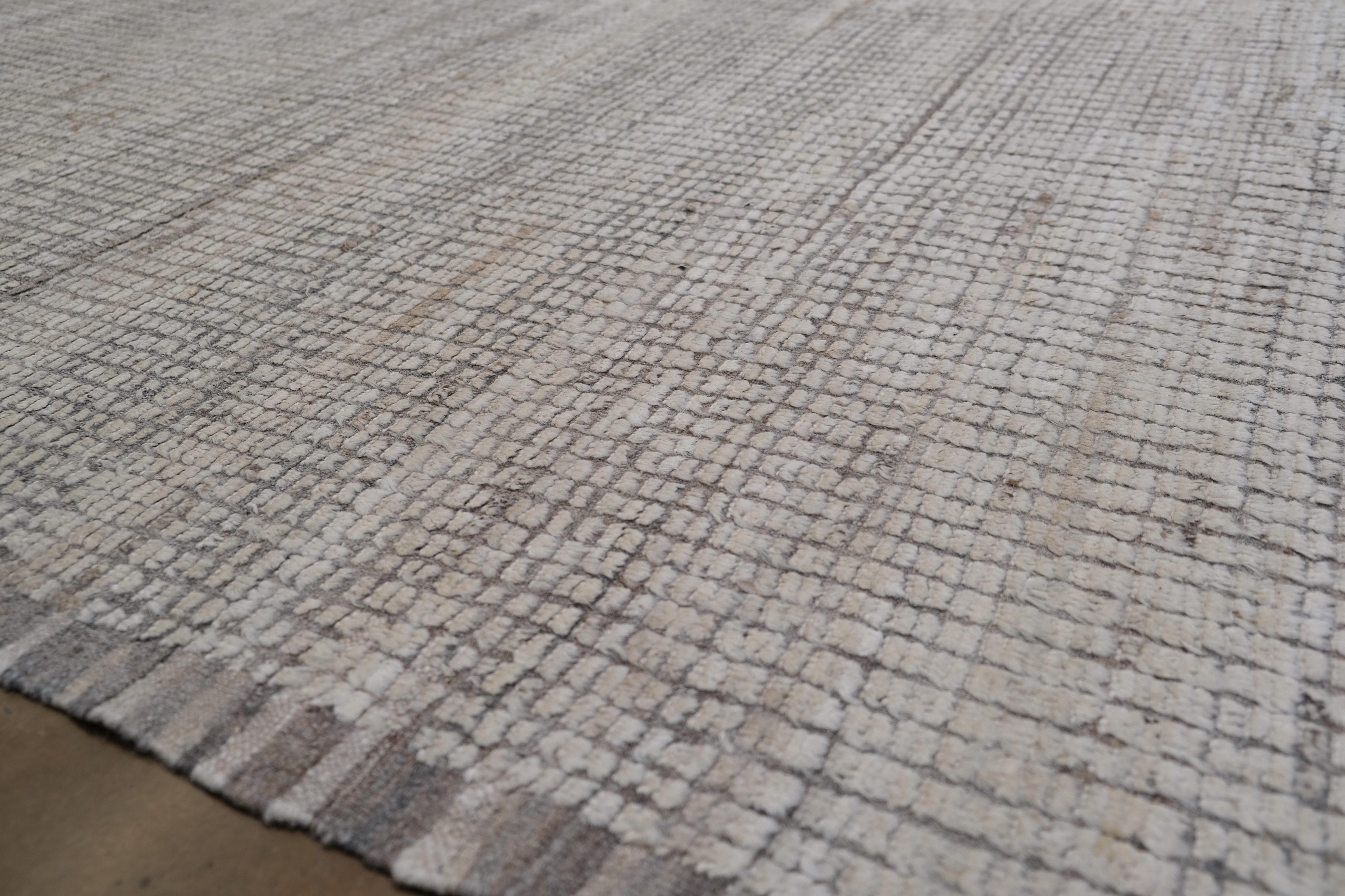 Texturierter marokkanischer Teppich aus natürlicher Wolle im Used-Look 13'9''x18'6'' (Afghanisch) im Angebot