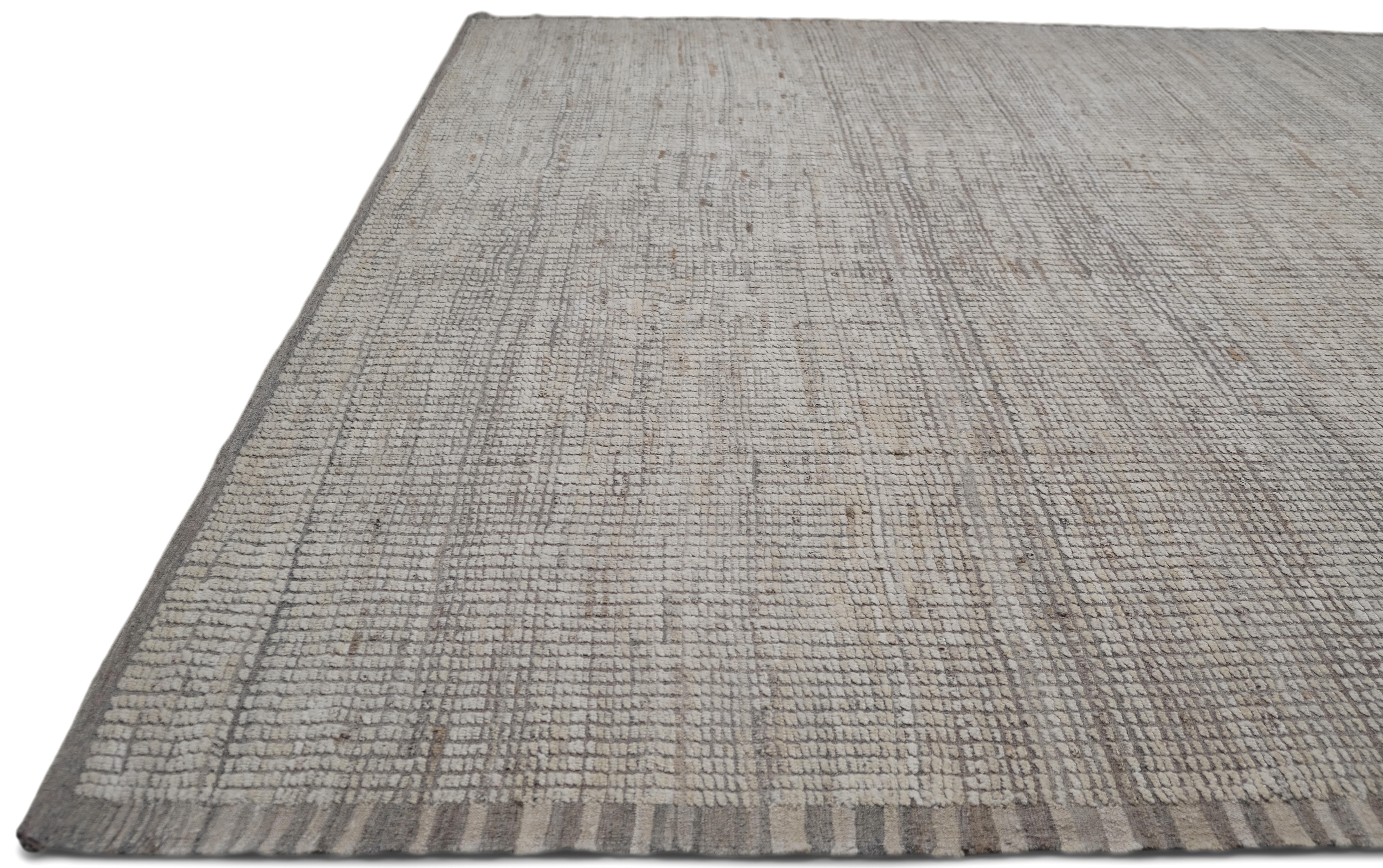 Texturierter marokkanischer Teppich aus natürlicher Wolle im Used-Look 13'9''x18'6'' (Handgeknüpft) im Angebot