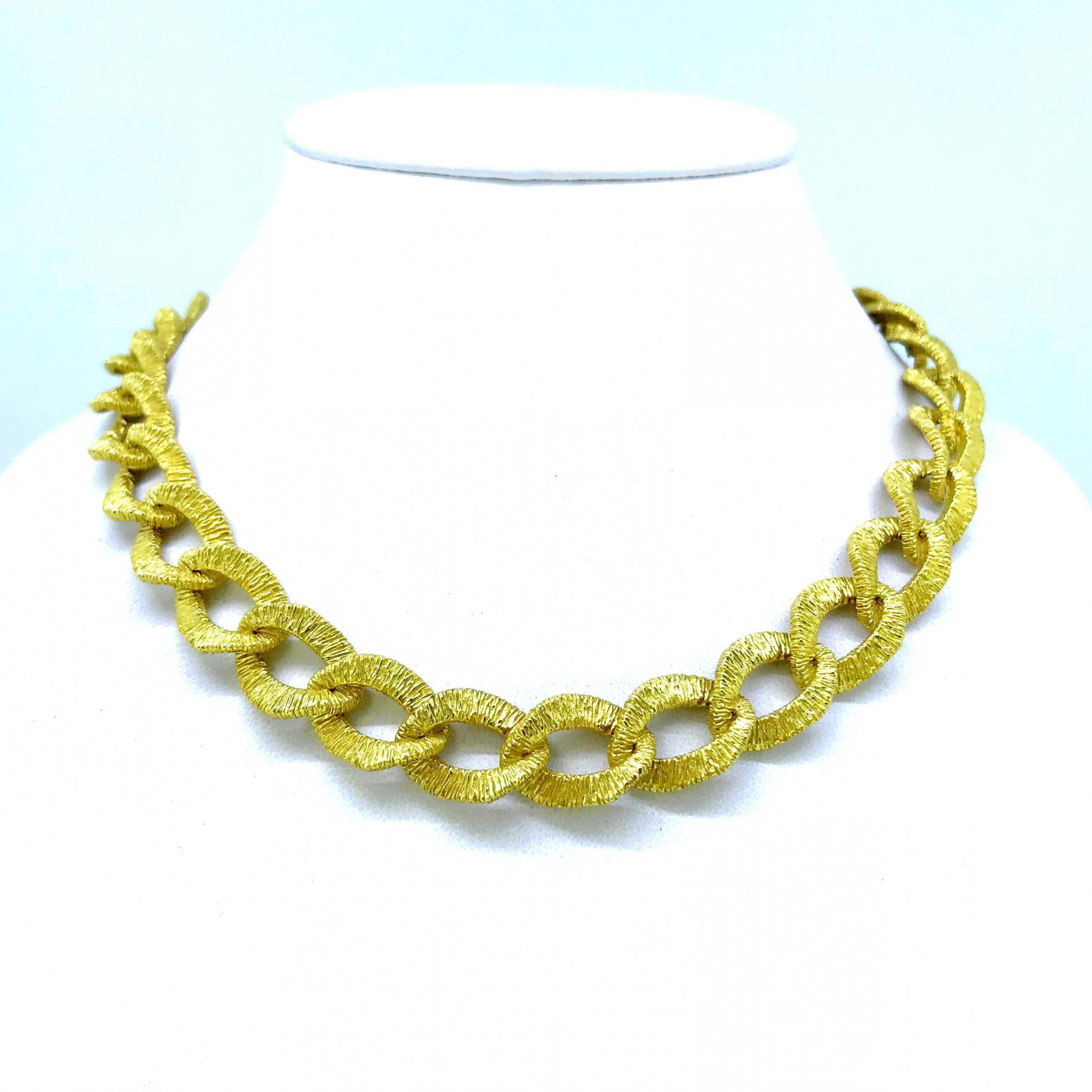 Women's or Men's Textured Necklace, 18 Karat Yellow Gold, France, circa 1970