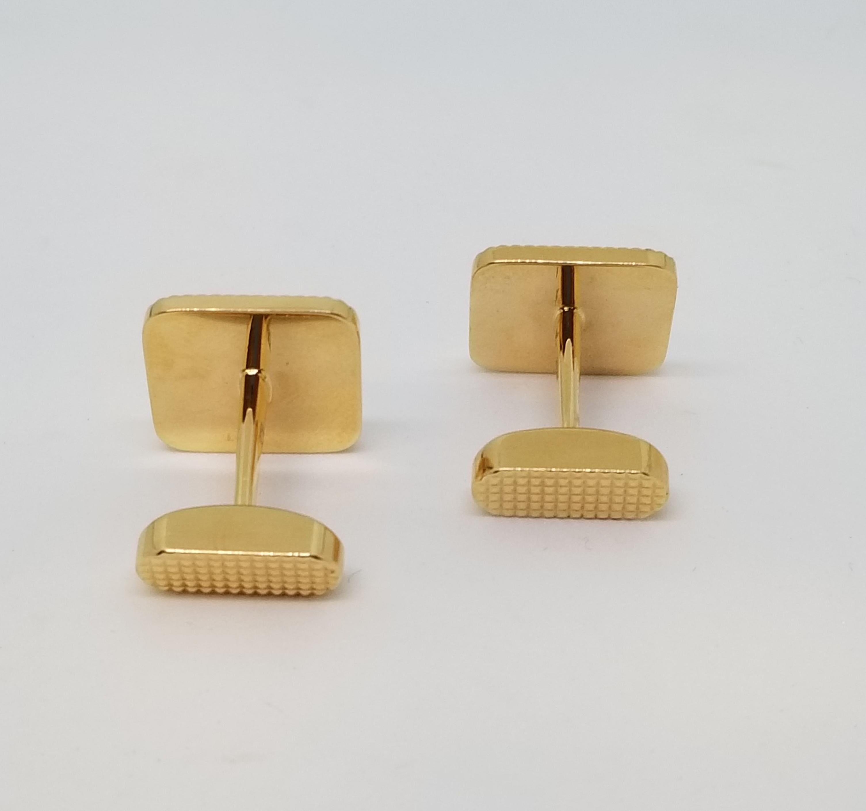 Textured Onyx and Gold Square Cufflinks In New Condition In Greenwich, CT