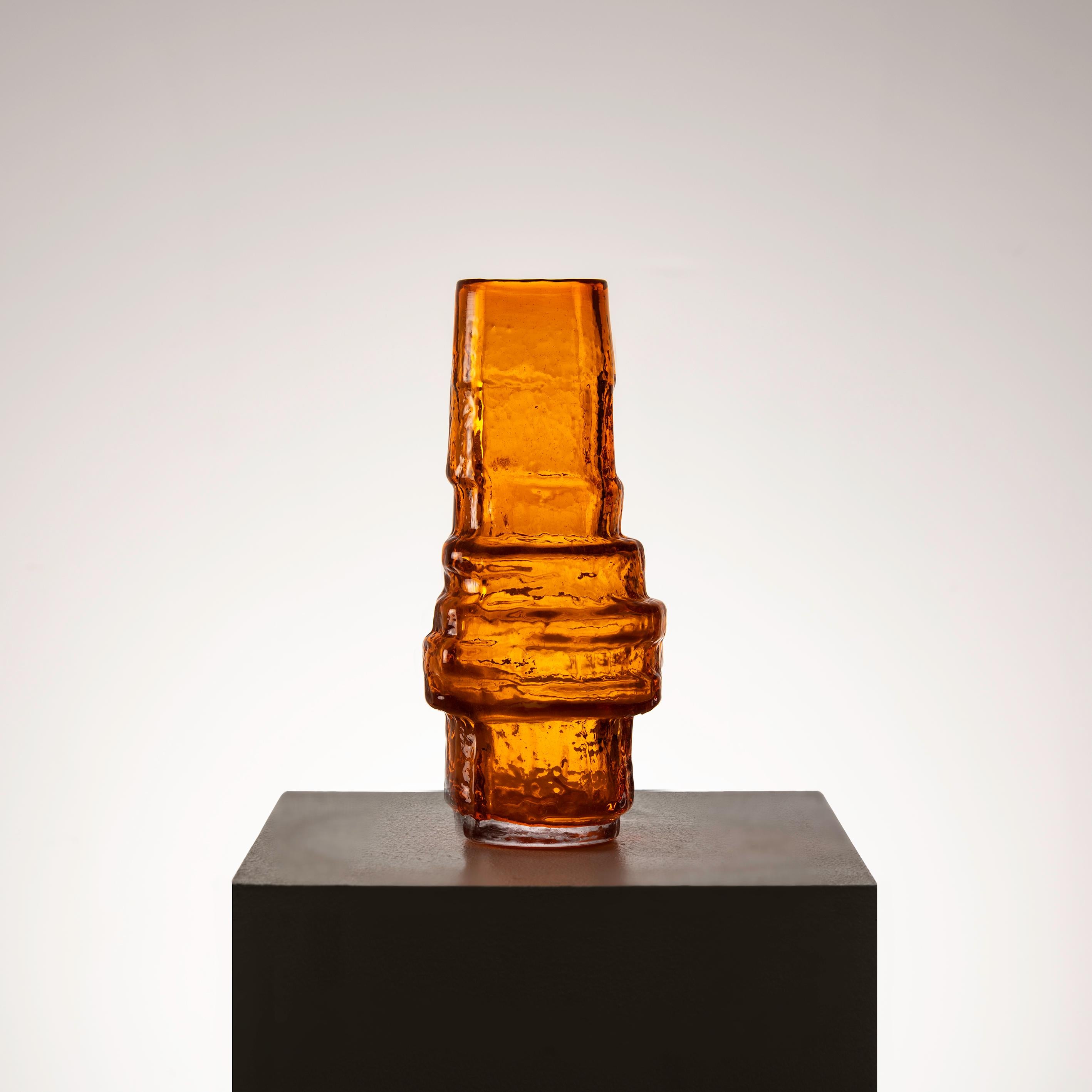 Textured Orange Glass Vase by Geoffrey Baxter for Whitefriars, 1960s In Good Condition For Sale In BARCELONA, ES