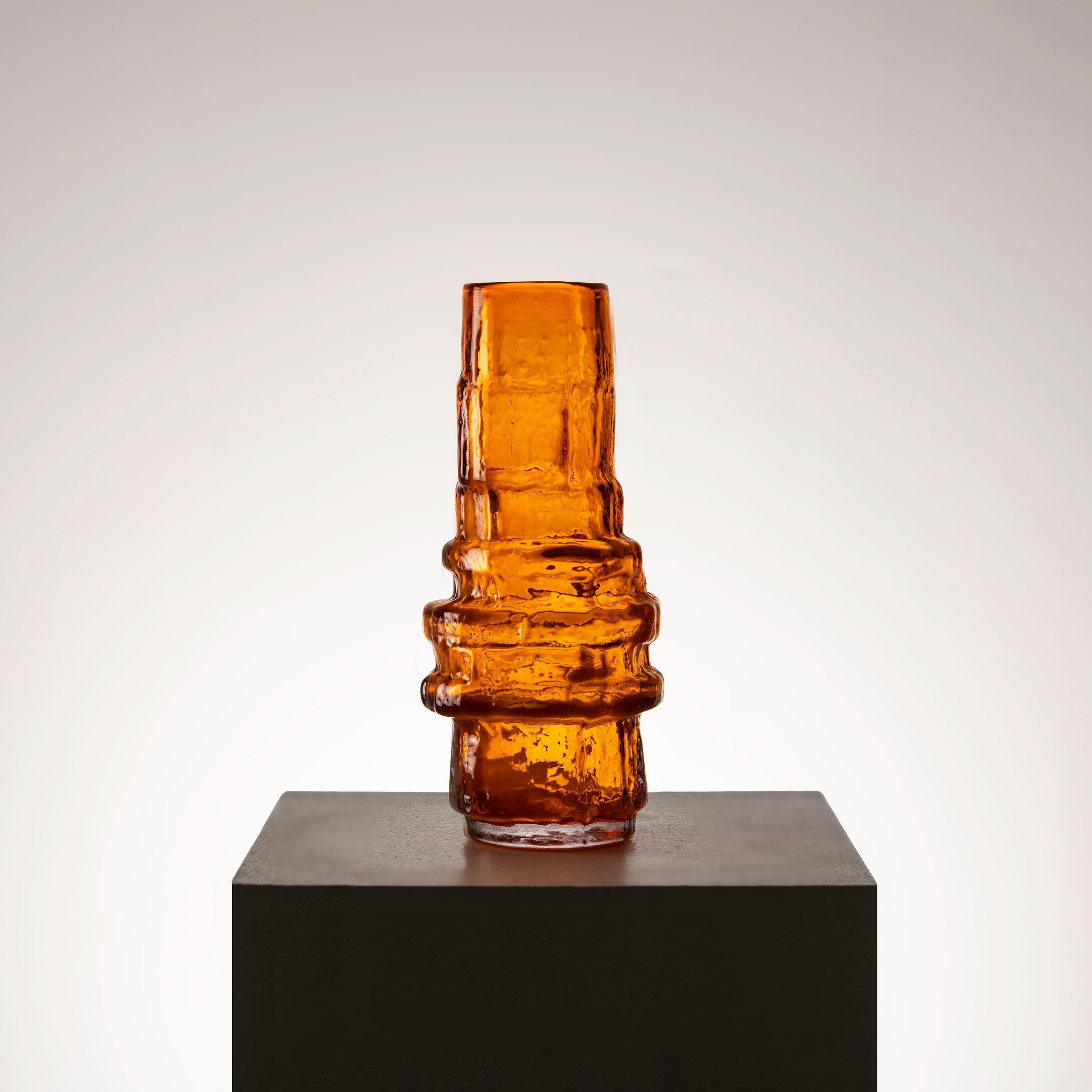 Vase aus strukturiertem orangefarbenem Glas von Geoffrey Baxter für Whitefriars, 1960er Jahre (Mitte des 20. Jahrhunderts) im Angebot