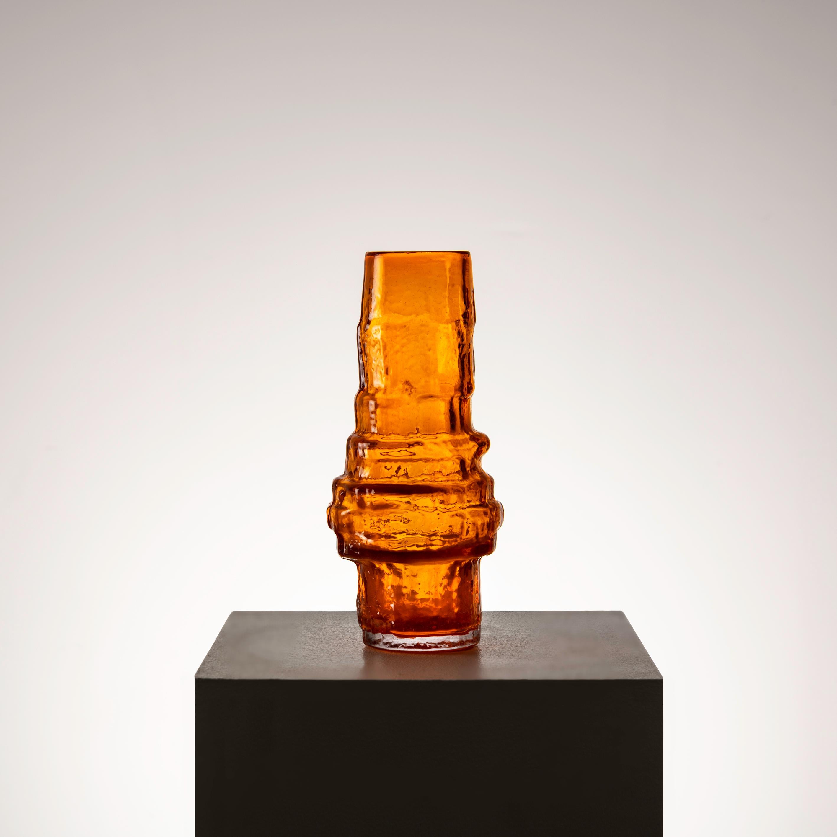 Vase aus strukturiertem orangefarbenem Glas von Geoffrey Baxter für Whitefriars, 1960er Jahre (Glaskunst) im Angebot