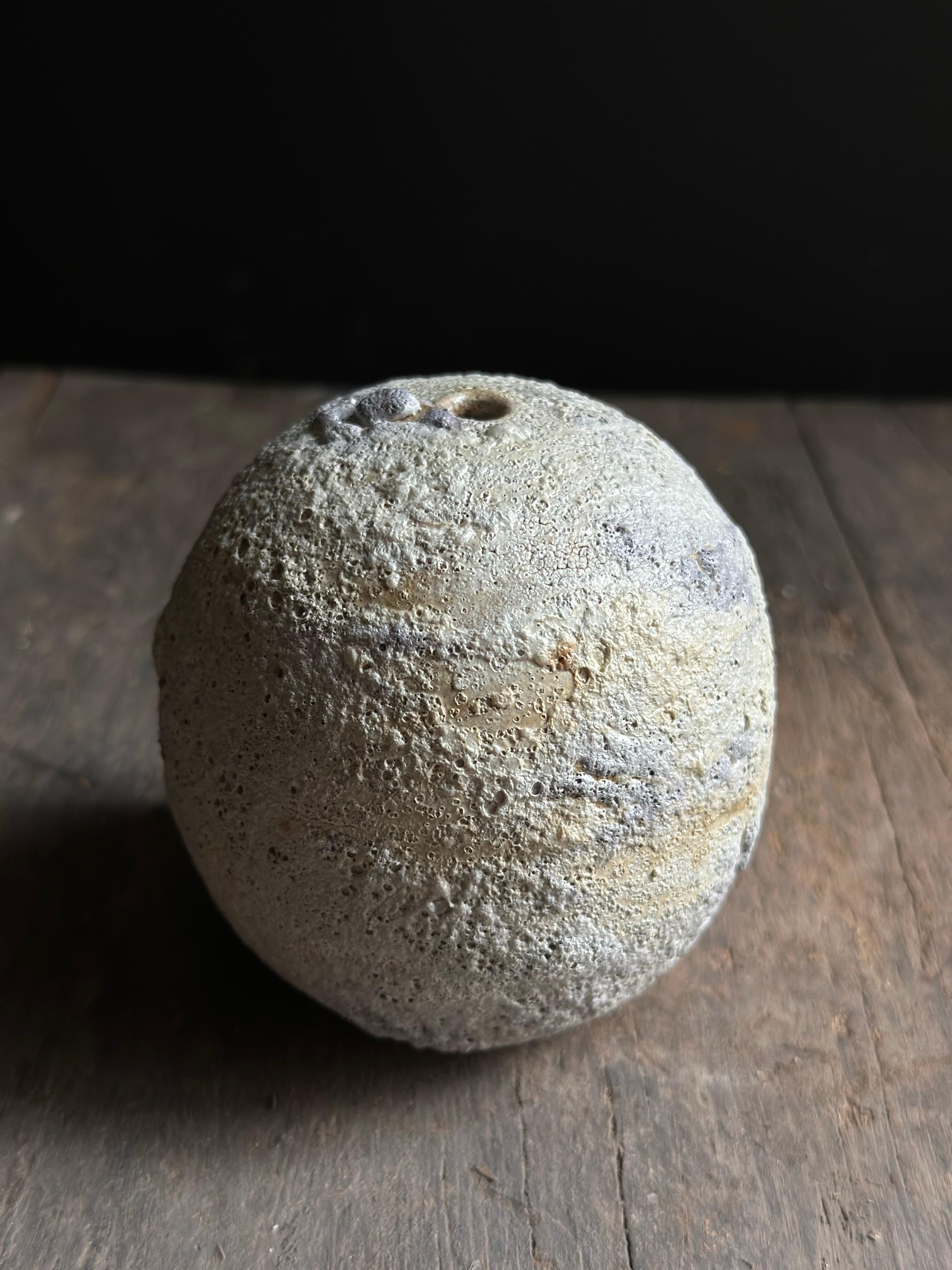 Vaso di gemme in lava vulcanica organica strutturata 3