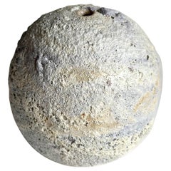 Jarrón para capullos de lava volcánica orgánica con textura