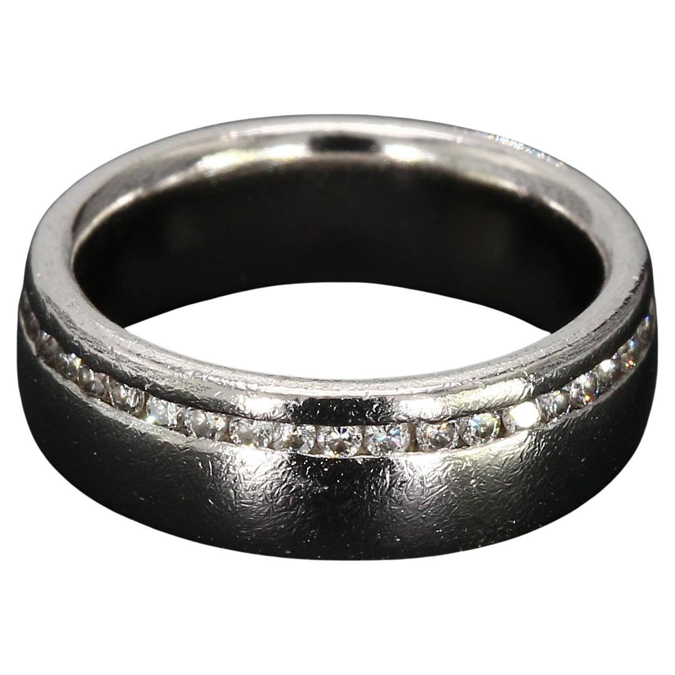 Bracelet éternel en platine texturé avec diamants excentrés en serti-canal - Taille 3.75 en vente