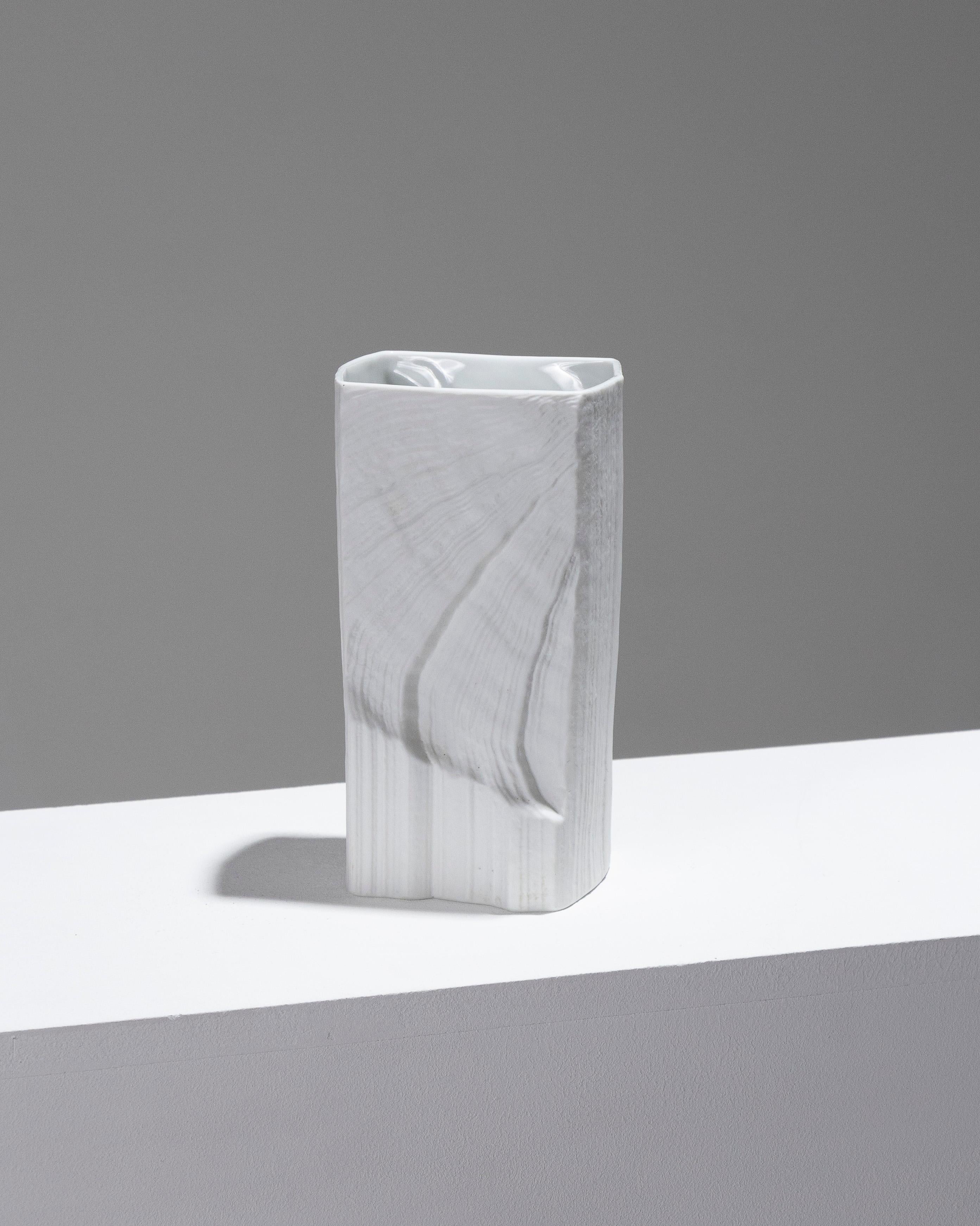 Postmoderno Vaso in porcellana strutturata, Martin Freyer, anni '80 in vendita