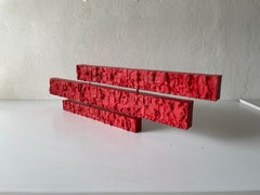 Lámpara de pared grande de plástico rojo texturizado de Uwe Mersch Design, Alemania, años 70