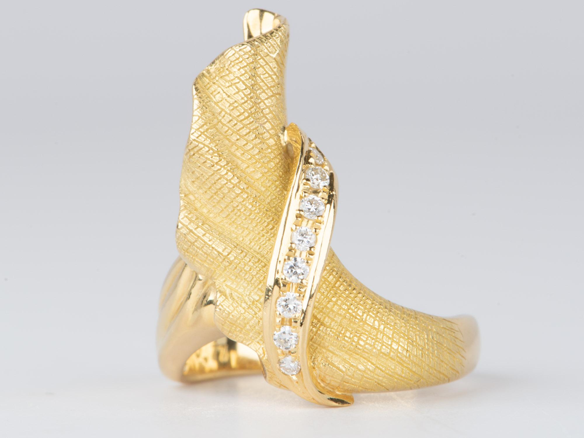 This elegant gold wing ring will be a striking addition to any outfit! Its vibrant ribbon-style design and unique texture make it the perfect statement piece. Show off your style with this 18K gold statement piece!


♥ The face of the ring measures