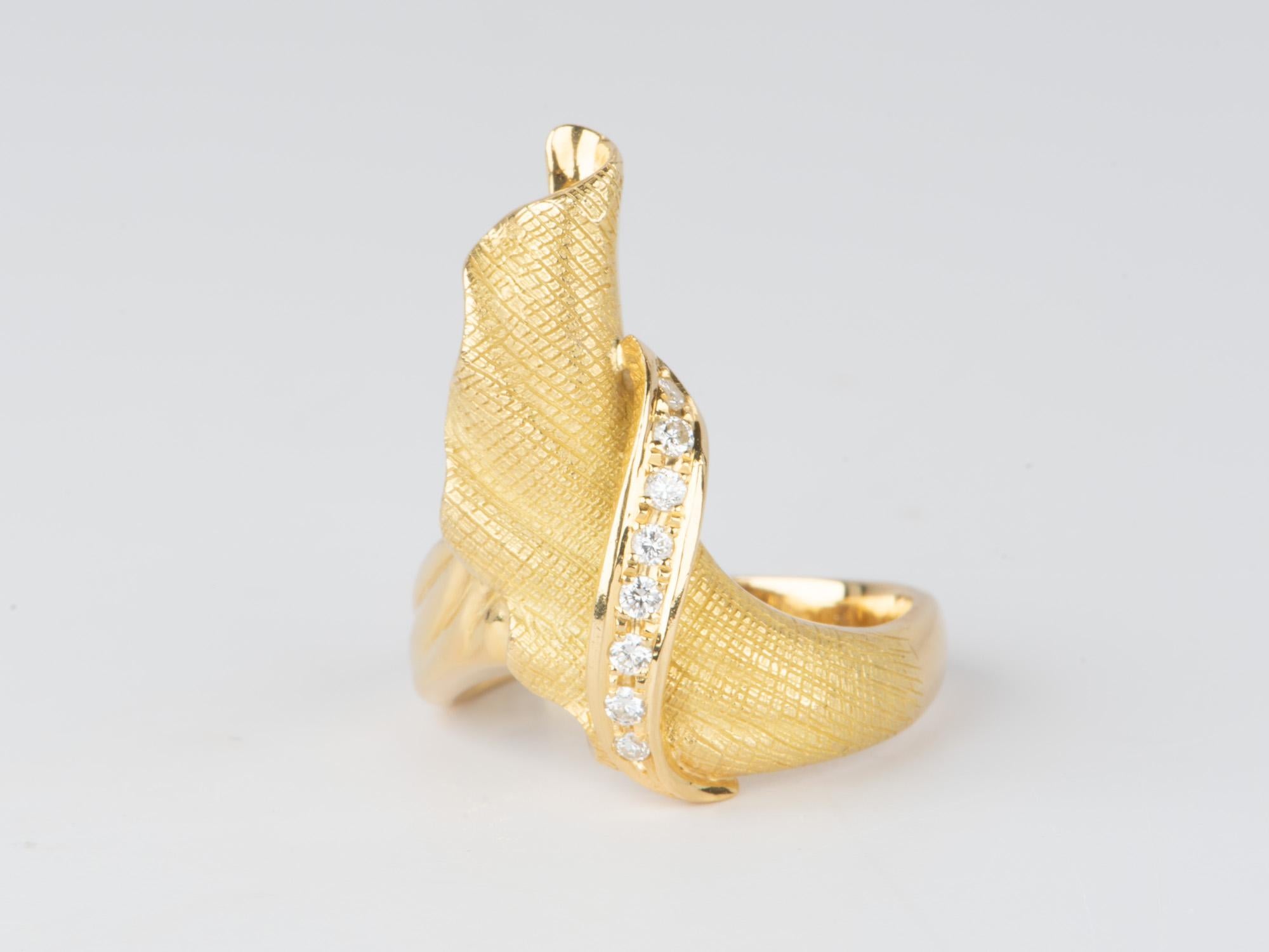 Textured Ribbon Wing Ring 18K Gold V1101 In New Condition For Sale In Osprey, FL