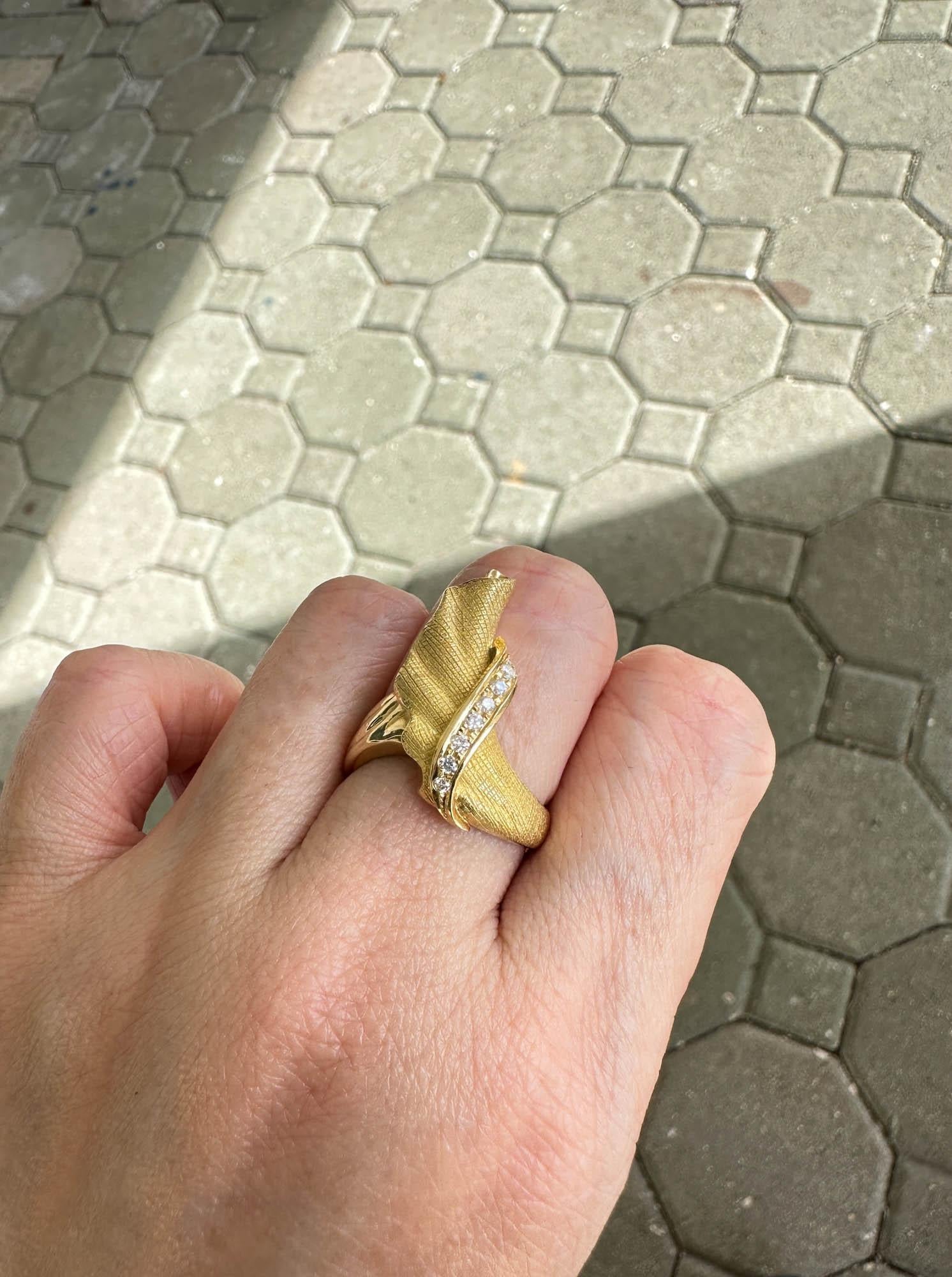 Textured Ribbon Wing Ring 18K Gold V1101 For Sale 2