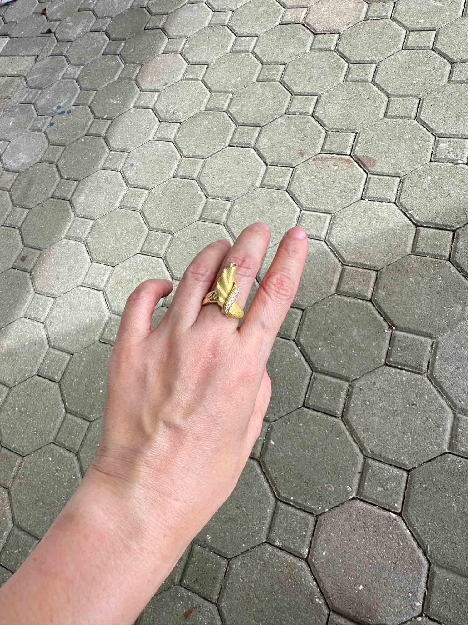 Textured Ribbon Wing Ring 18K Gold V1101 For Sale 3