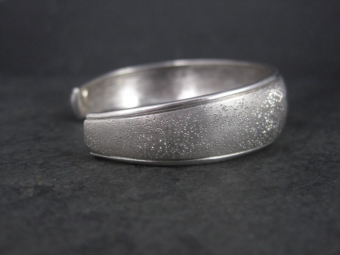 Bracciale in argento 925 strutturato Delfina by Charles Garnier 6,5 pollici In condizioni ottime in vendita a Webster, SD