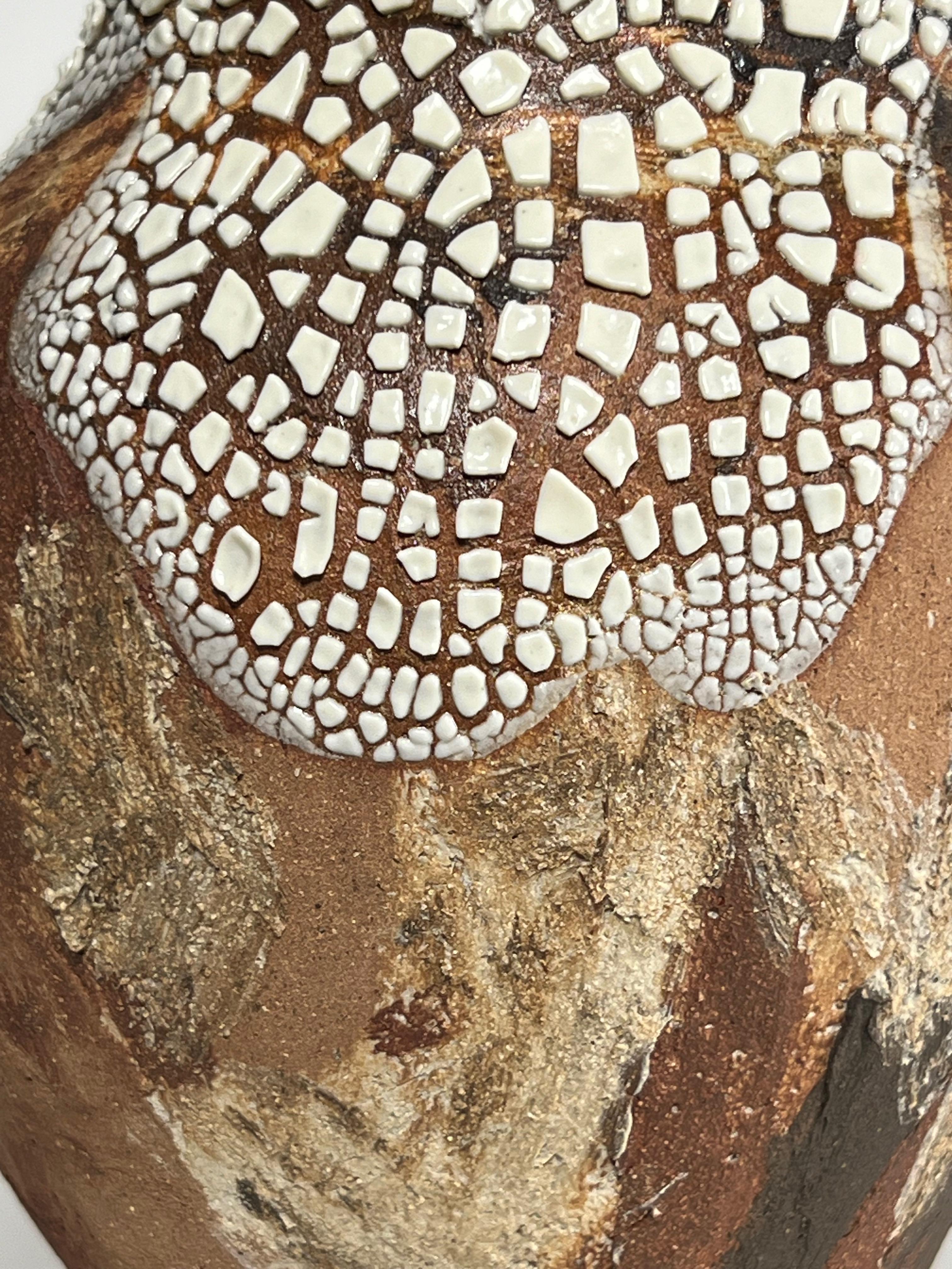 Américain Vase en céramique terre cuite texturée - Récupéré dans une carrière perdue - Fabriqué à la main - Organic Modern en vente