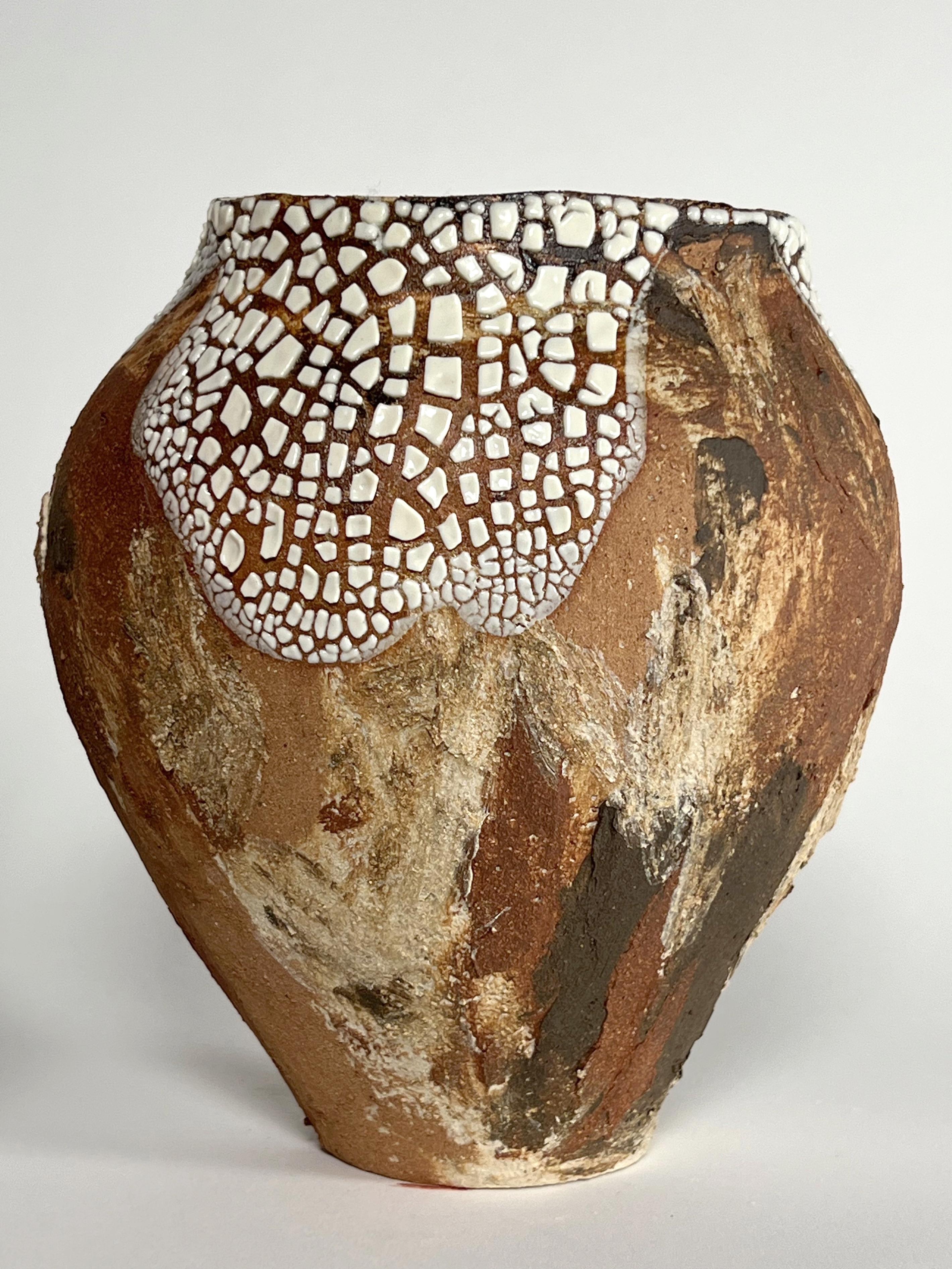 Vase en céramique terre cuite texturée - Récupéré dans une carrière perdue - Fabriqué à la main - Organic Modern en vente 1