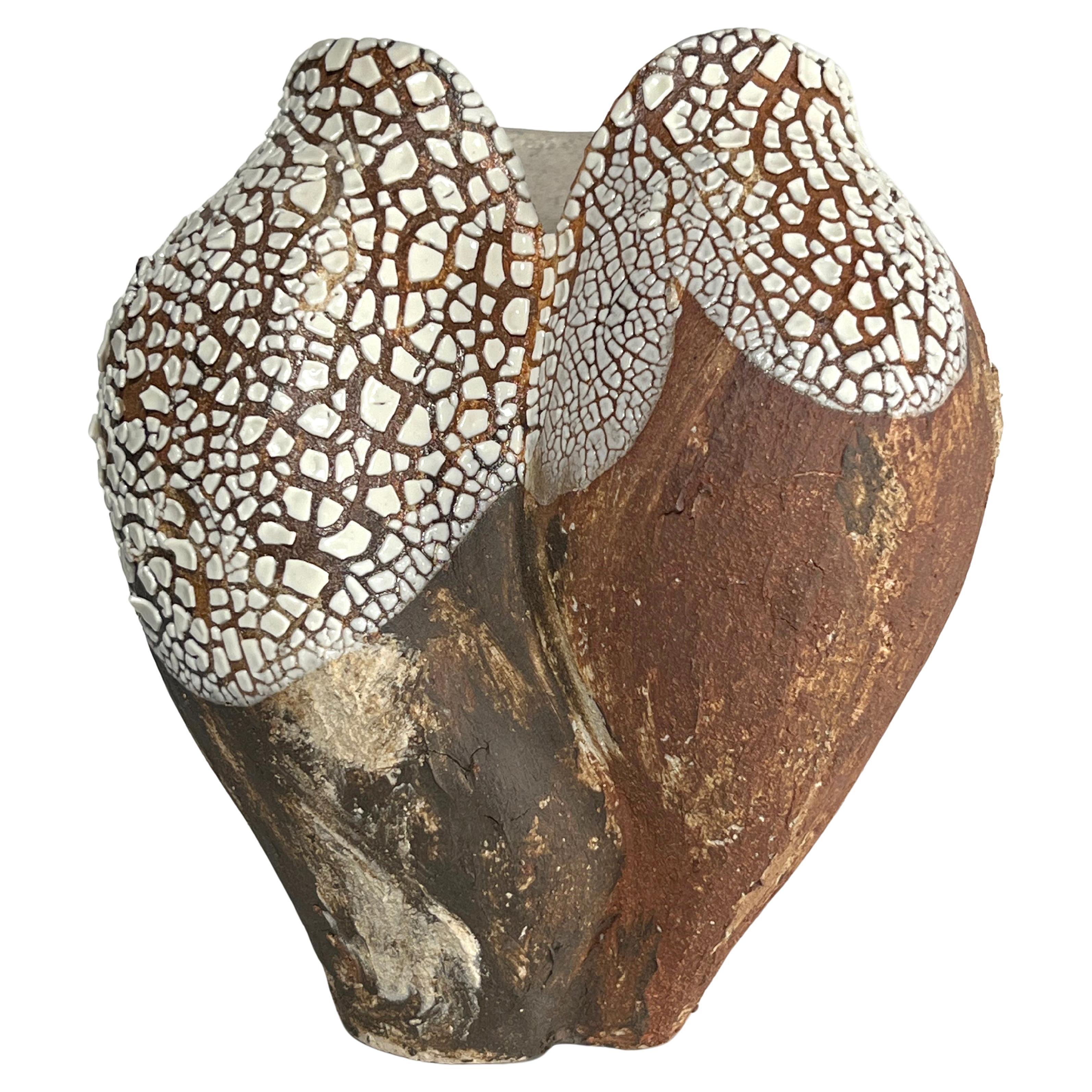 Vase en céramique terre cuite texturée - Récupéré dans une carrière perdue - Fabriqué à la main - Organic Modern en vente