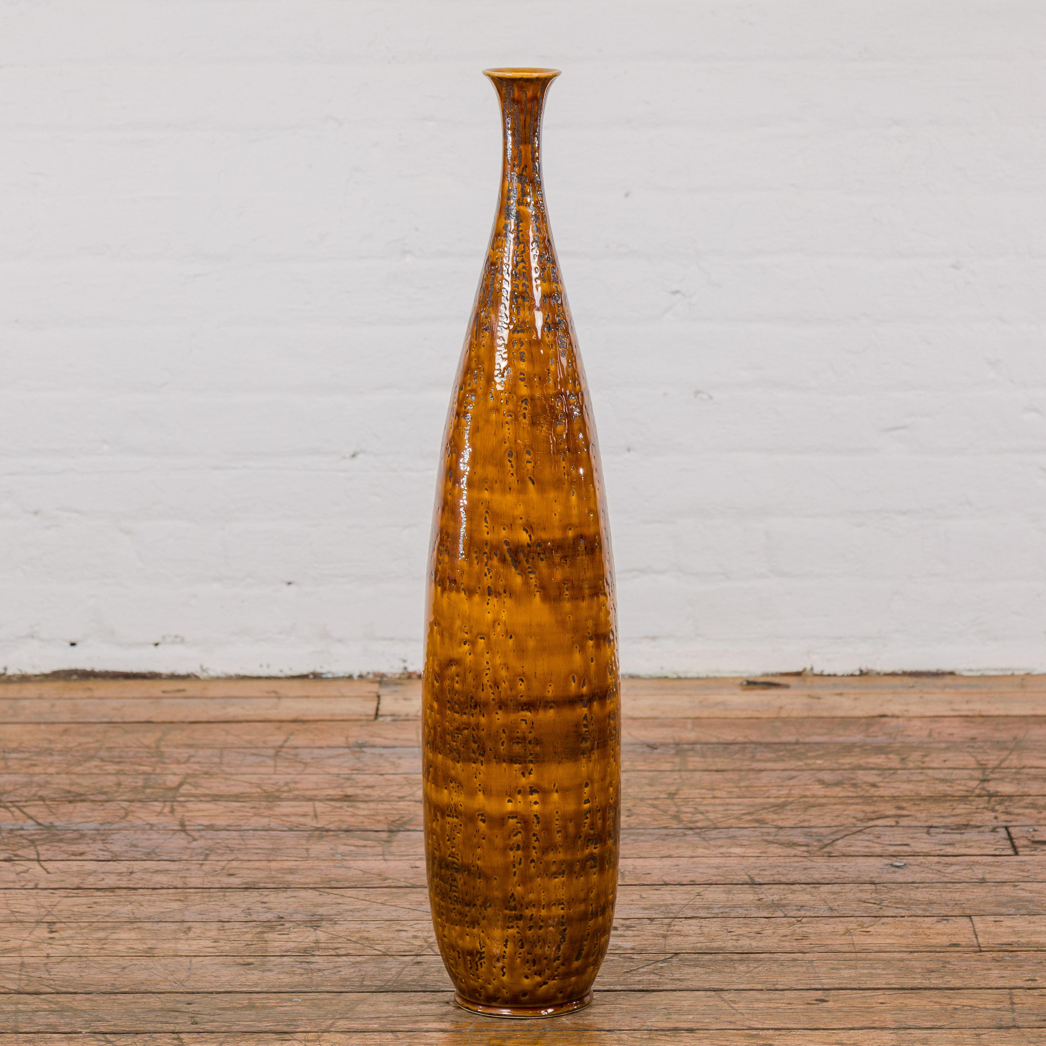 Vernissé Grand vase texturé bicolore Brown à ouverture étroite, Elegance en vente