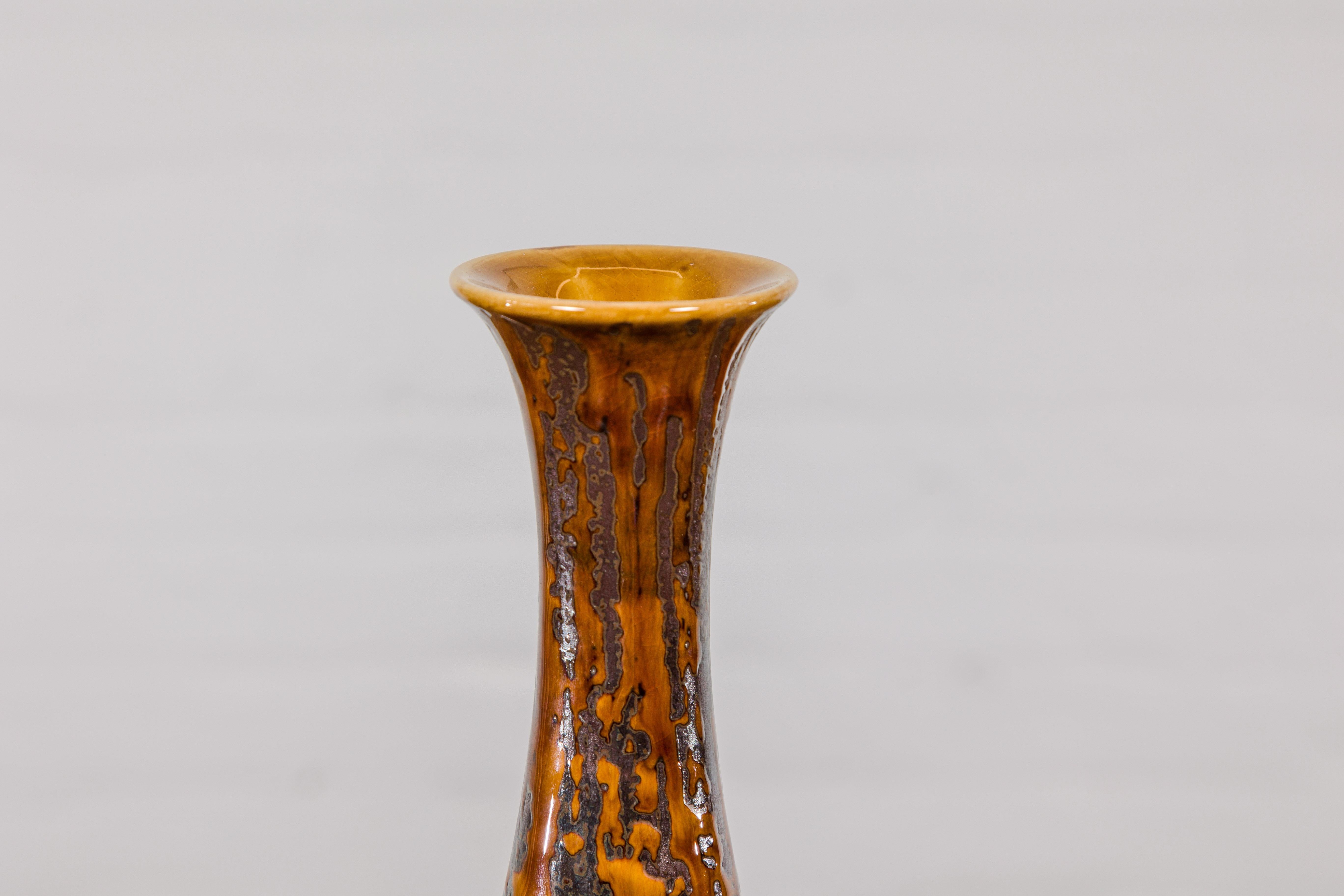 Strukturierte, zweifarbige, braune, hohe Vase mit schmaler Öffnung, Elegance Home Decor im Angebot 3