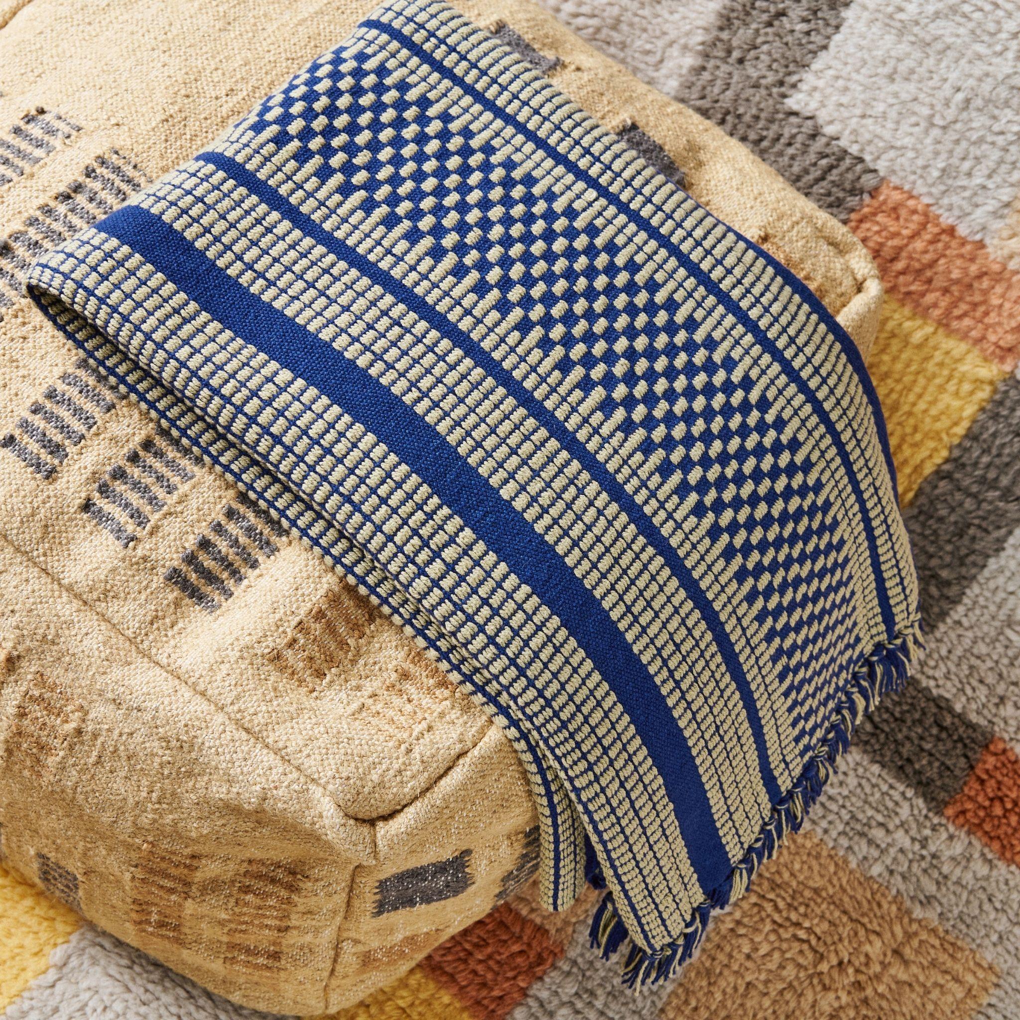 Pouf di grano testurizzato intrecciato a mano in iuta e cotone da artigiani in tonalità tenui e terrose in vendita 4