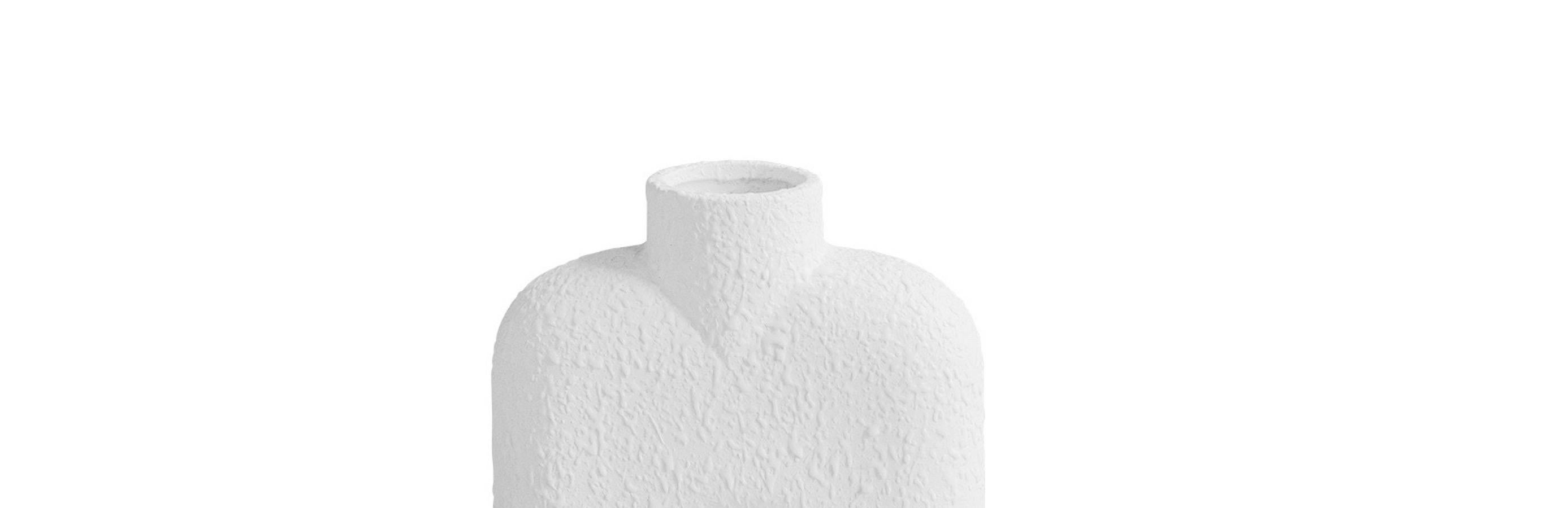 Hohe, strukturierte weiße Keramikvase im dänischen Design mit einer einzelnen runden Tülle in der Mitte auf einem Sockel aus zwei runden Kugeln.
Sehr skulpturales Design.
Zwei davon sind erhältlich und werden einzeln verkauft.
 

   