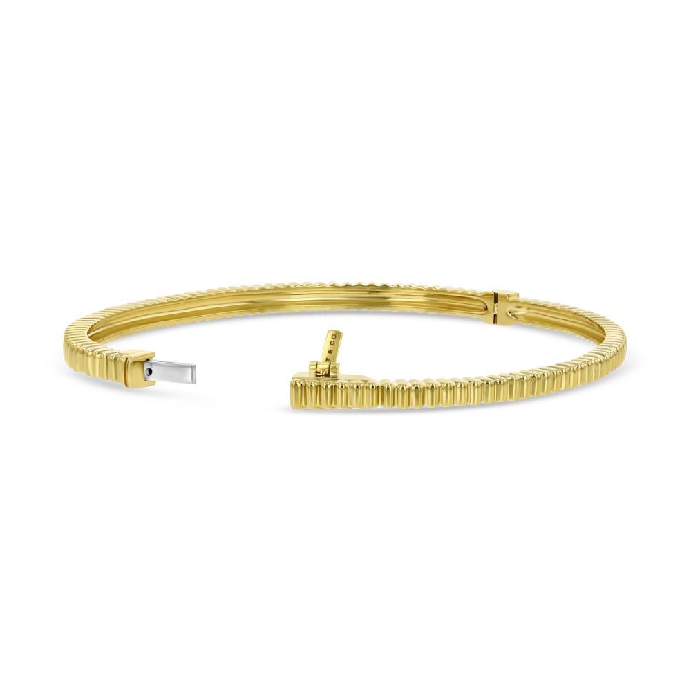 This yellow gold textured boxy bangle is the perfect addition to any collection. With its thin and sleek make it is perfect for everyday wear and for special occasions whether that be on its own or as part of a stack. 

(18k yellow gold) 