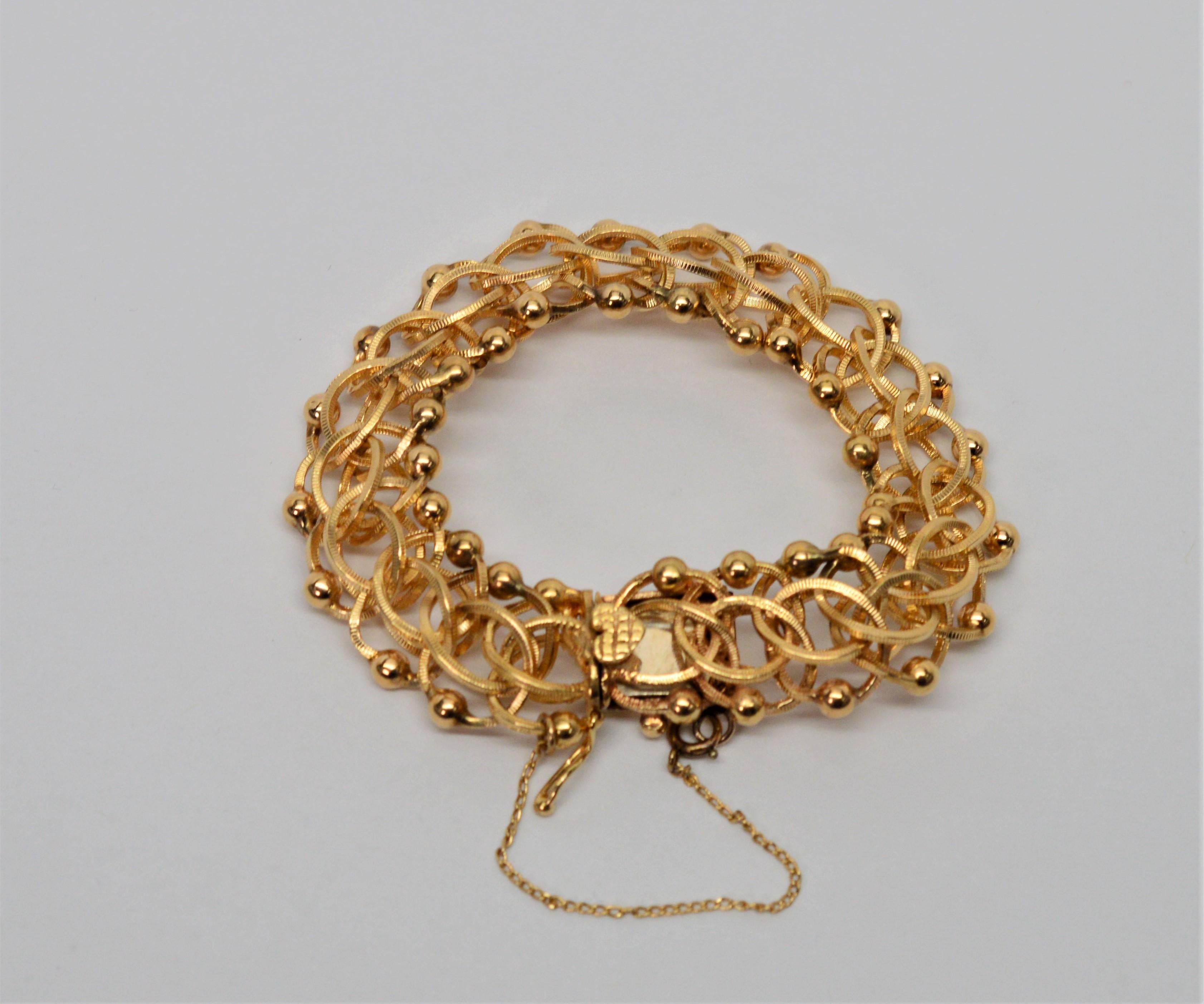 Textured 14 Karat Yellow Gold Interlocking Open Link Chain Bracelet In Excellent Condition For Sale In Mount Kisco, NY