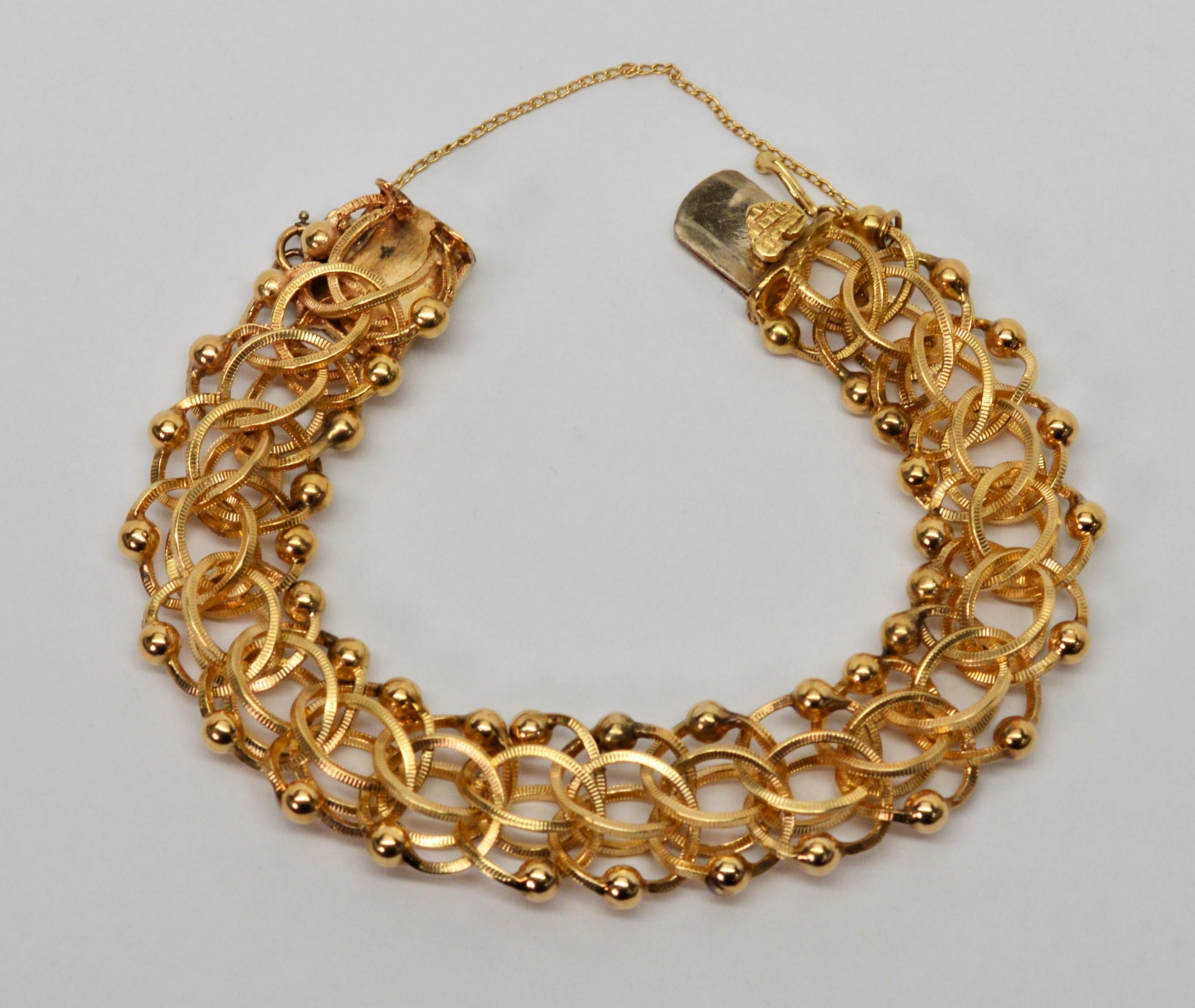 Textured 14 Karat Yellow Gold Interlocking Open Link Chain Bracelet For Sale 1