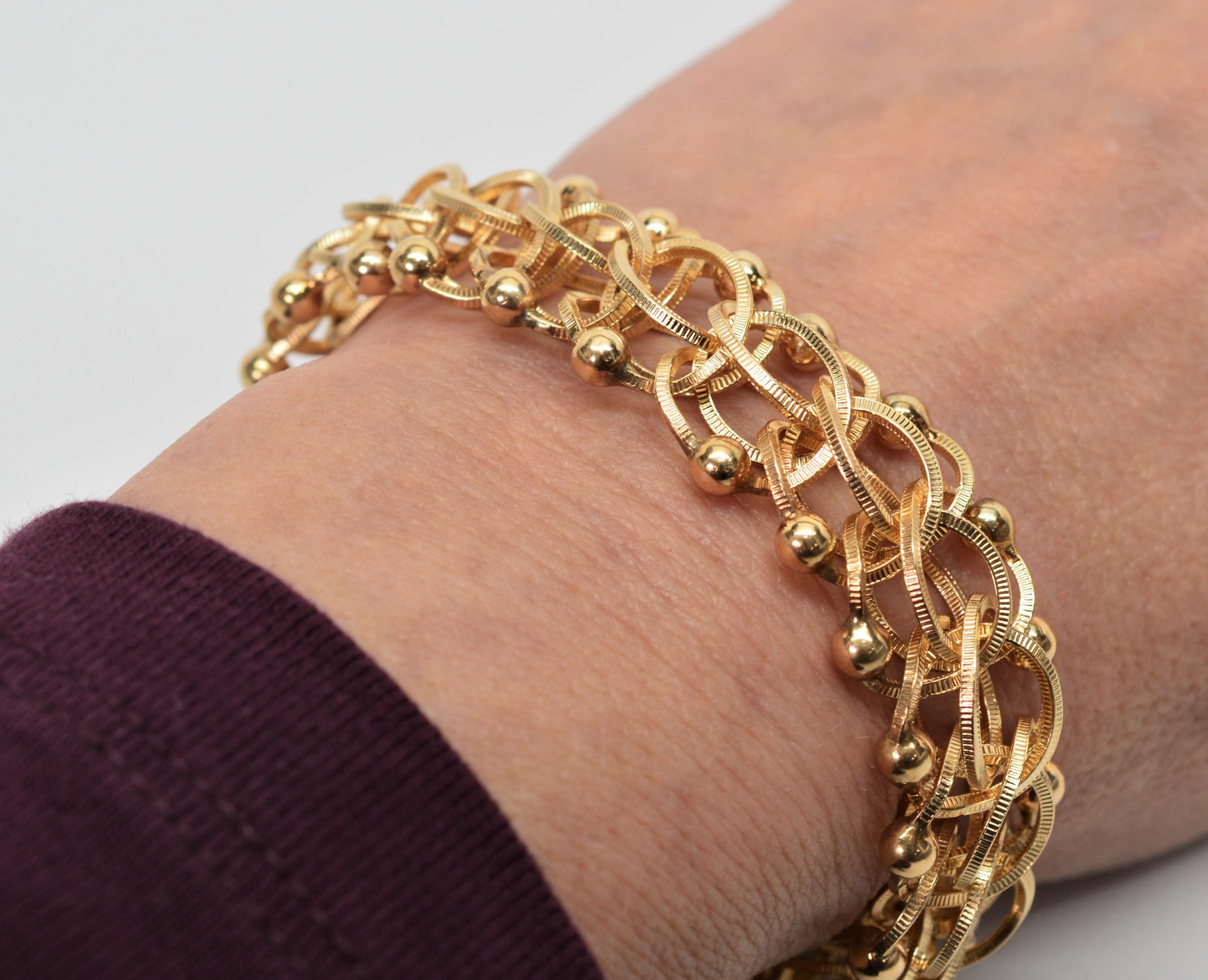 Textured 14 Karat Yellow Gold Interlocking Open Link Chain Bracelet For Sale 2
