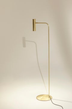 Lampadaire TF300 en laiton satiné avec diffuseur tubulaire ajustable par Daluce