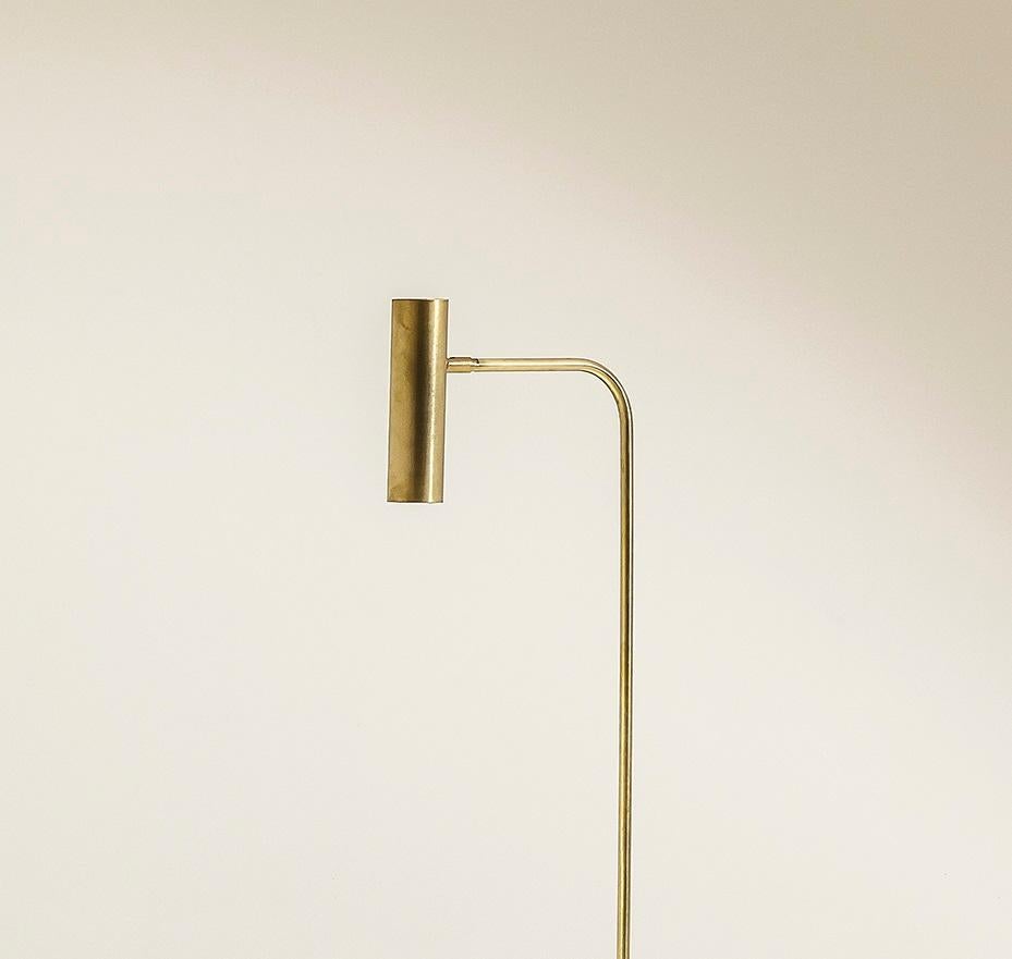 Lámpara de pie TF300 de latón satinado con difusor tubular ajustable by Daluce Otro en venta