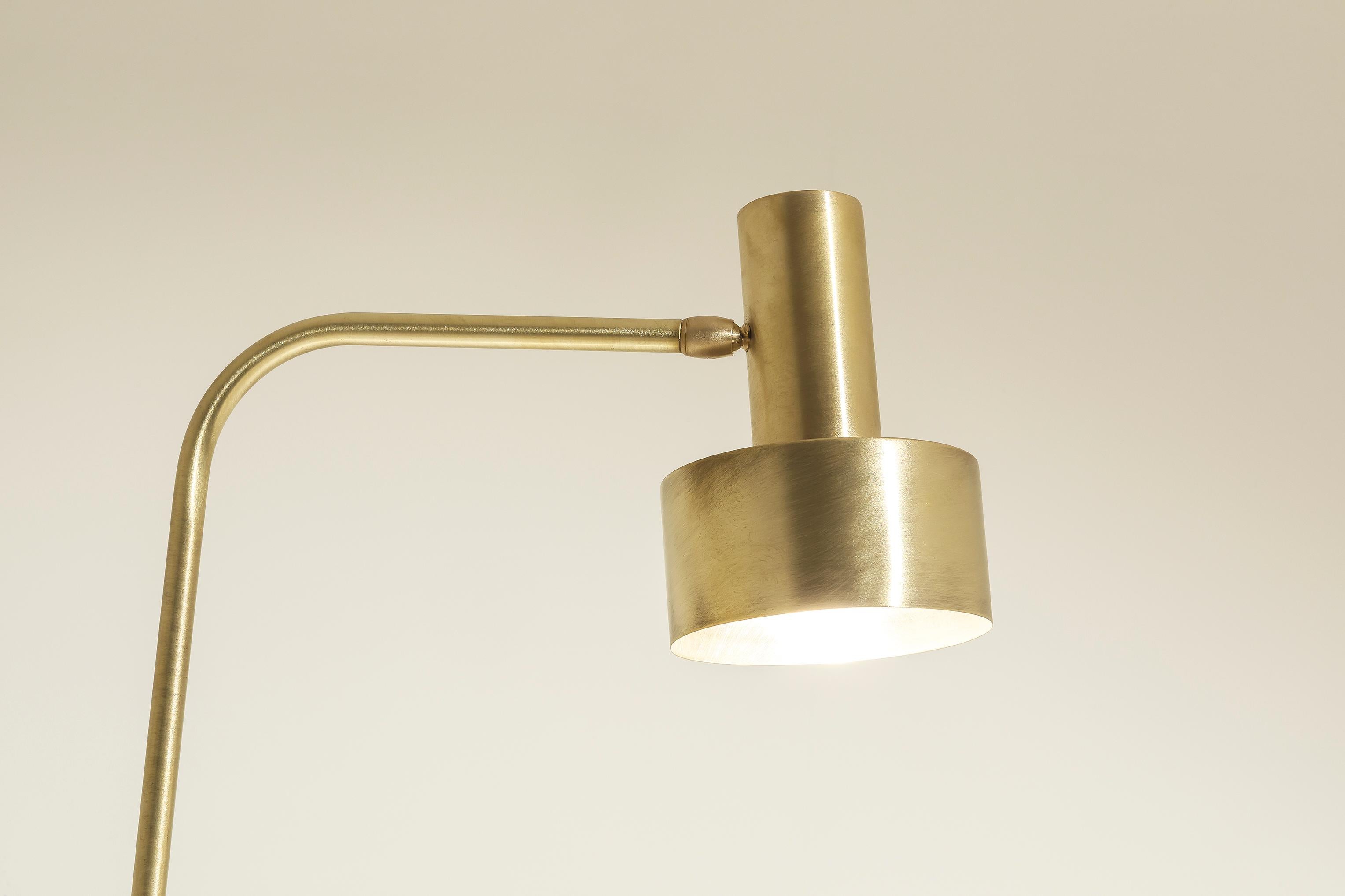 TF310 Stehleuchte aus satiniertem Messing mit verstellbarem Diffusor mit zwei Elementen von Daluce (Postmoderne) im Angebot
