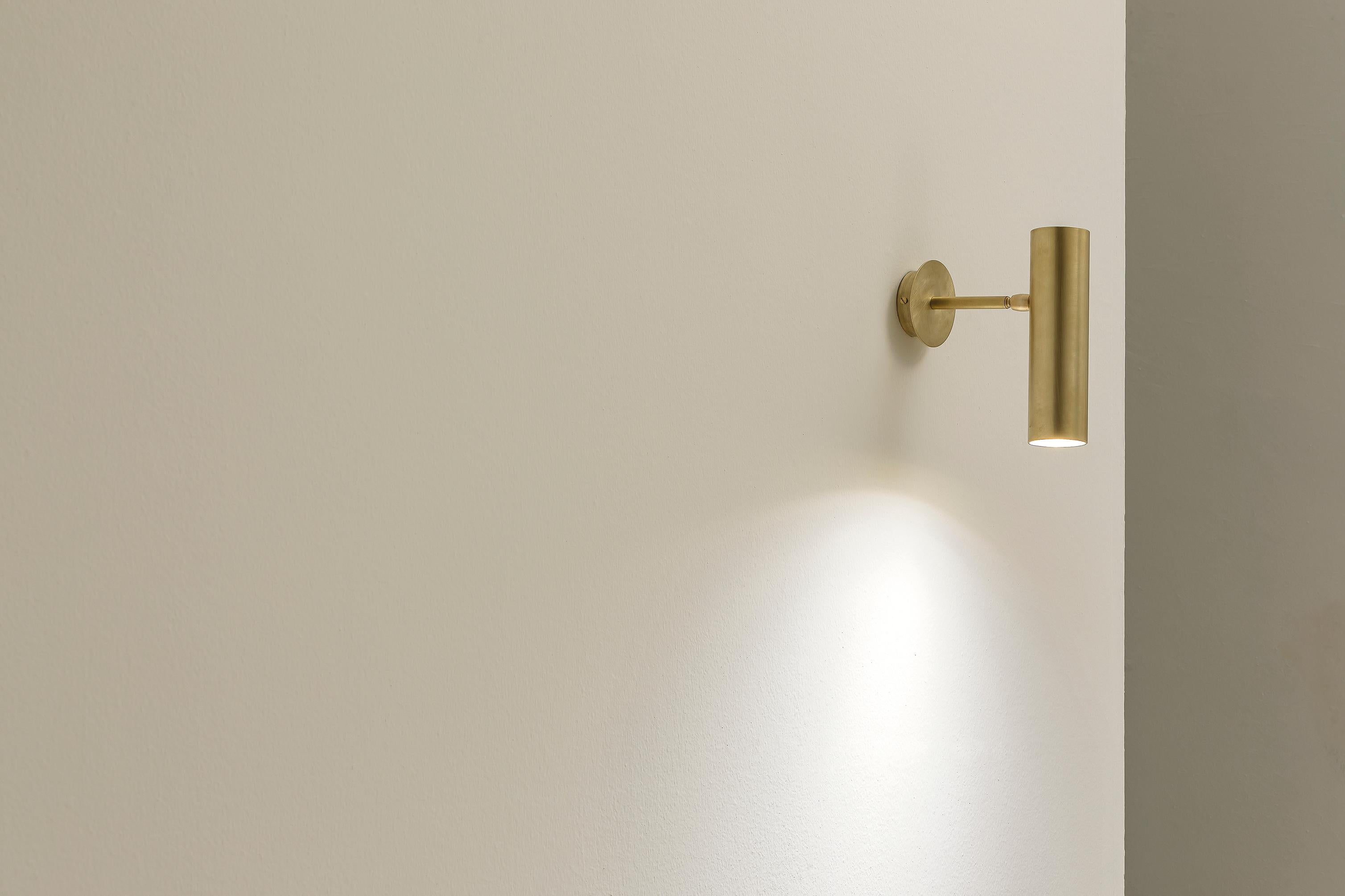 TF400 Wall Lamp in Satin Brass with Orientable Tubular Diffuser by Daluce In New Condition For Sale In Geneve, CH